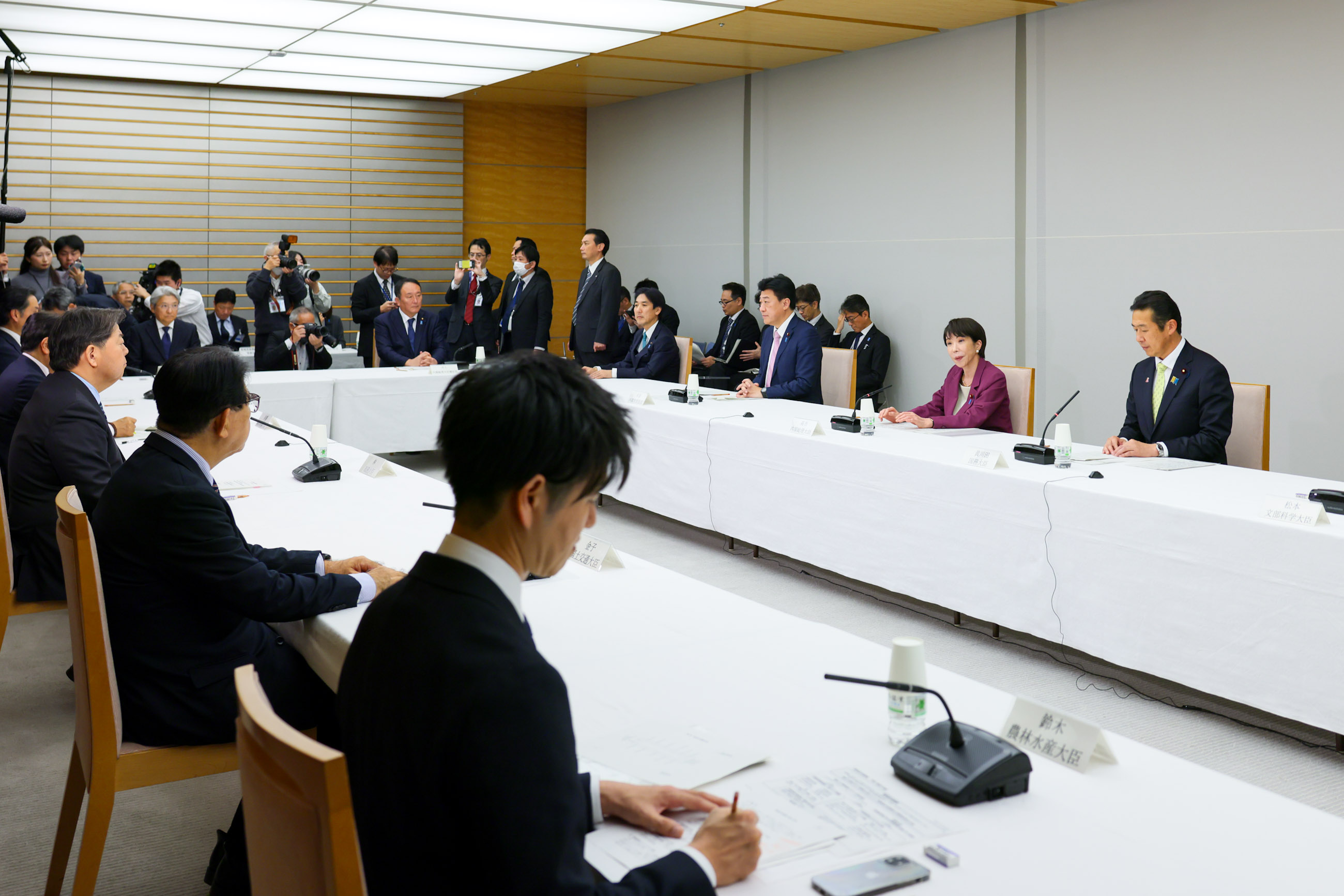 Prime Minister Takaichi wrapping up the meeting (3)