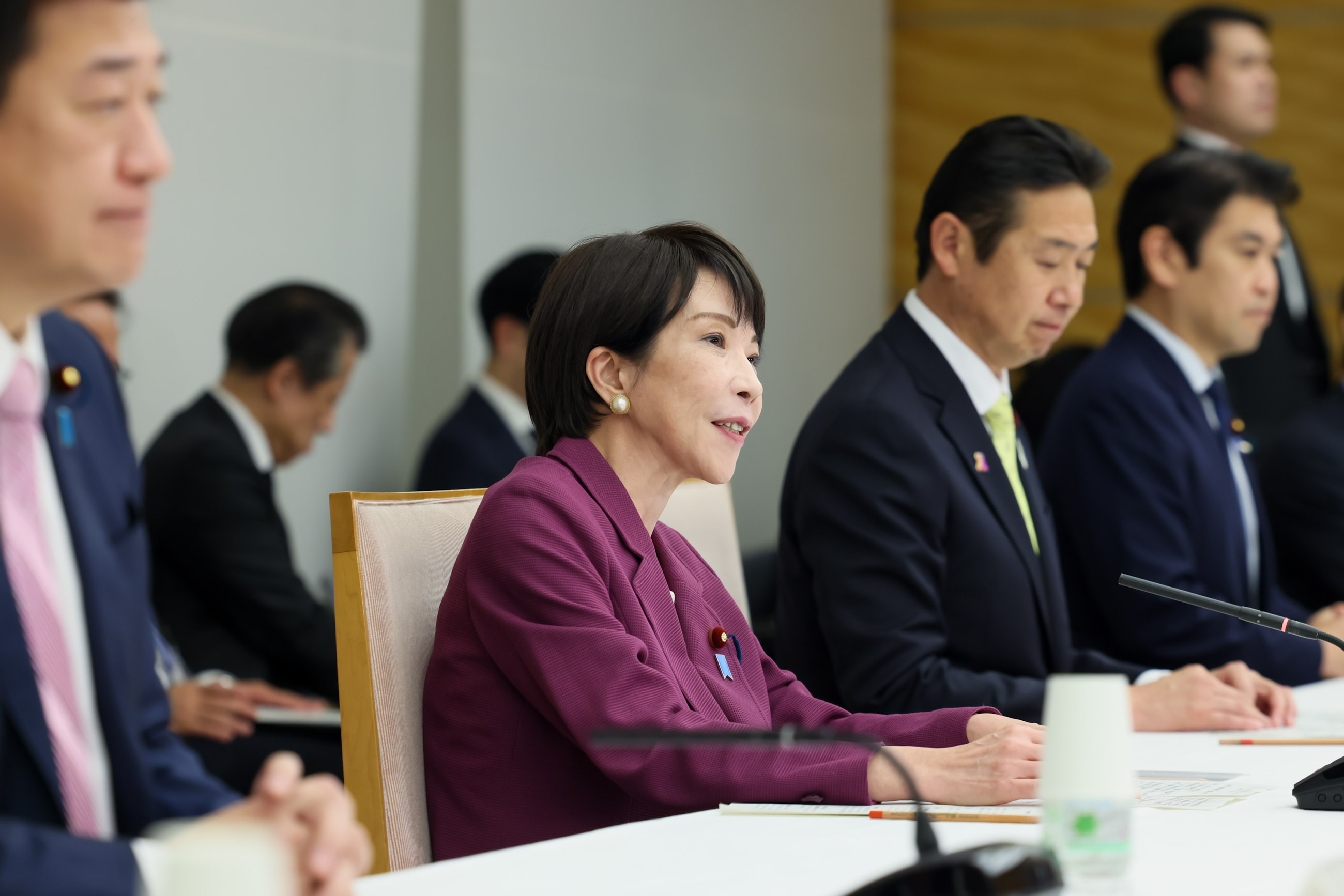 Prime Minister Takaichi wrapping up the meeting (7)
