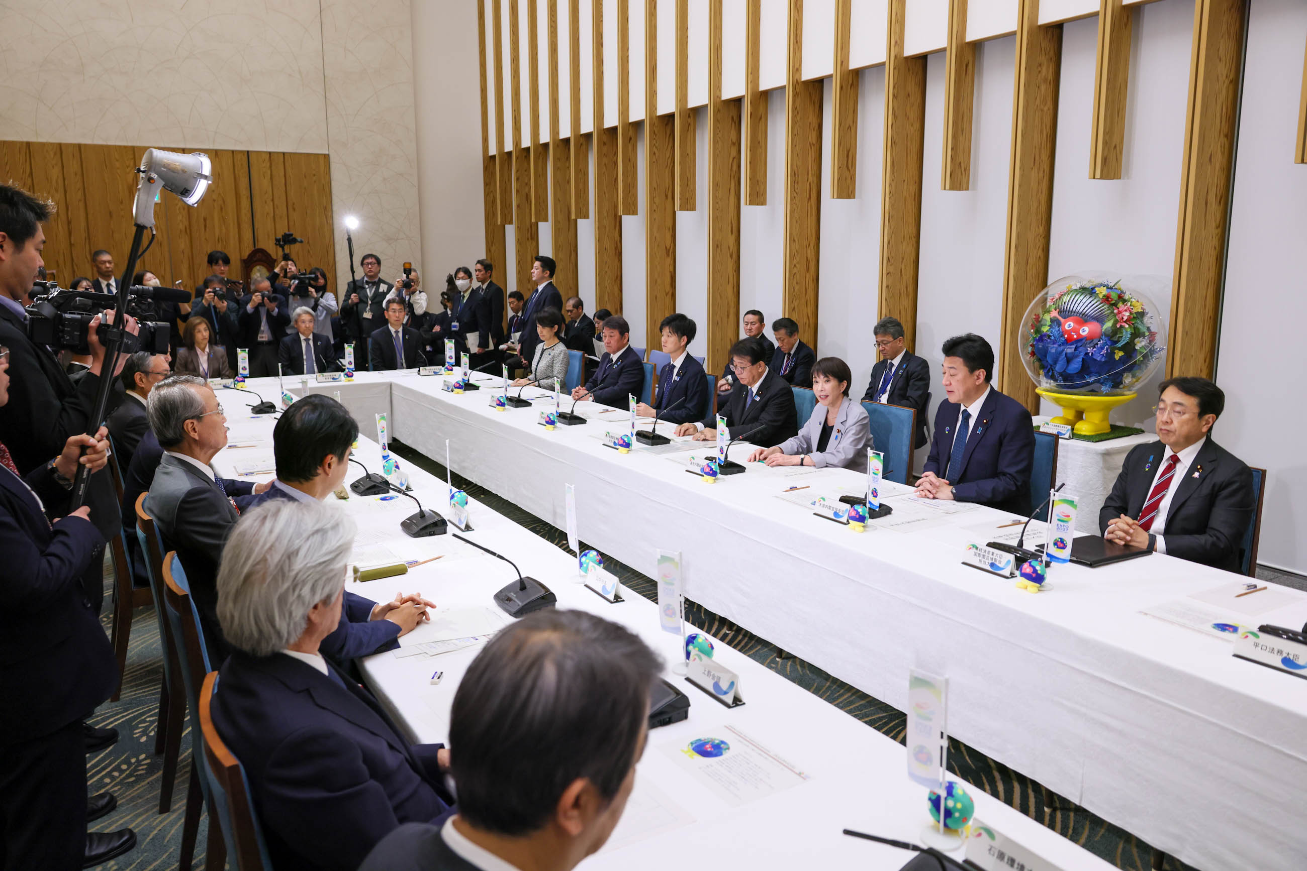 Prime Minister Takaichi wrapping up the meeting (4)