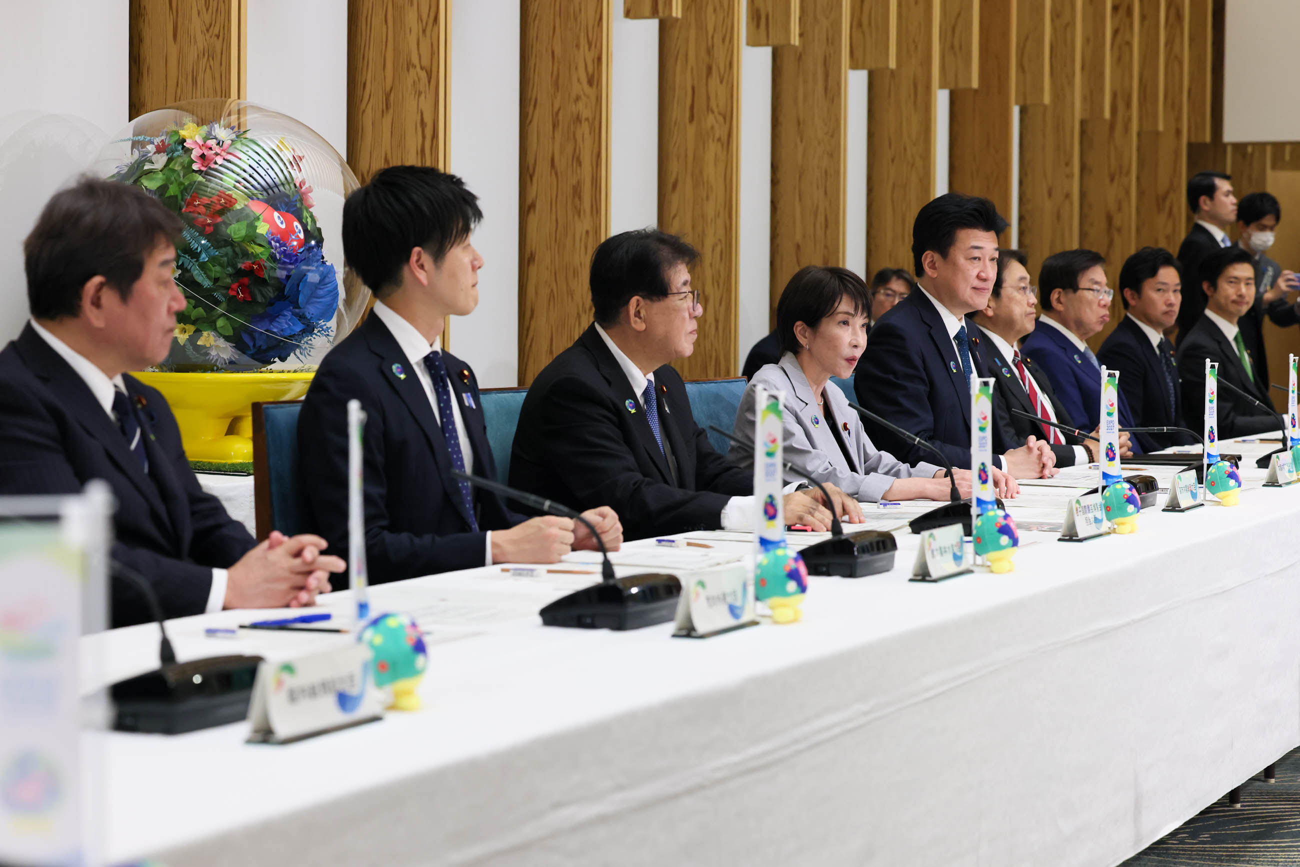 Prime Minister Takaichi wrapping up the meeting (6)