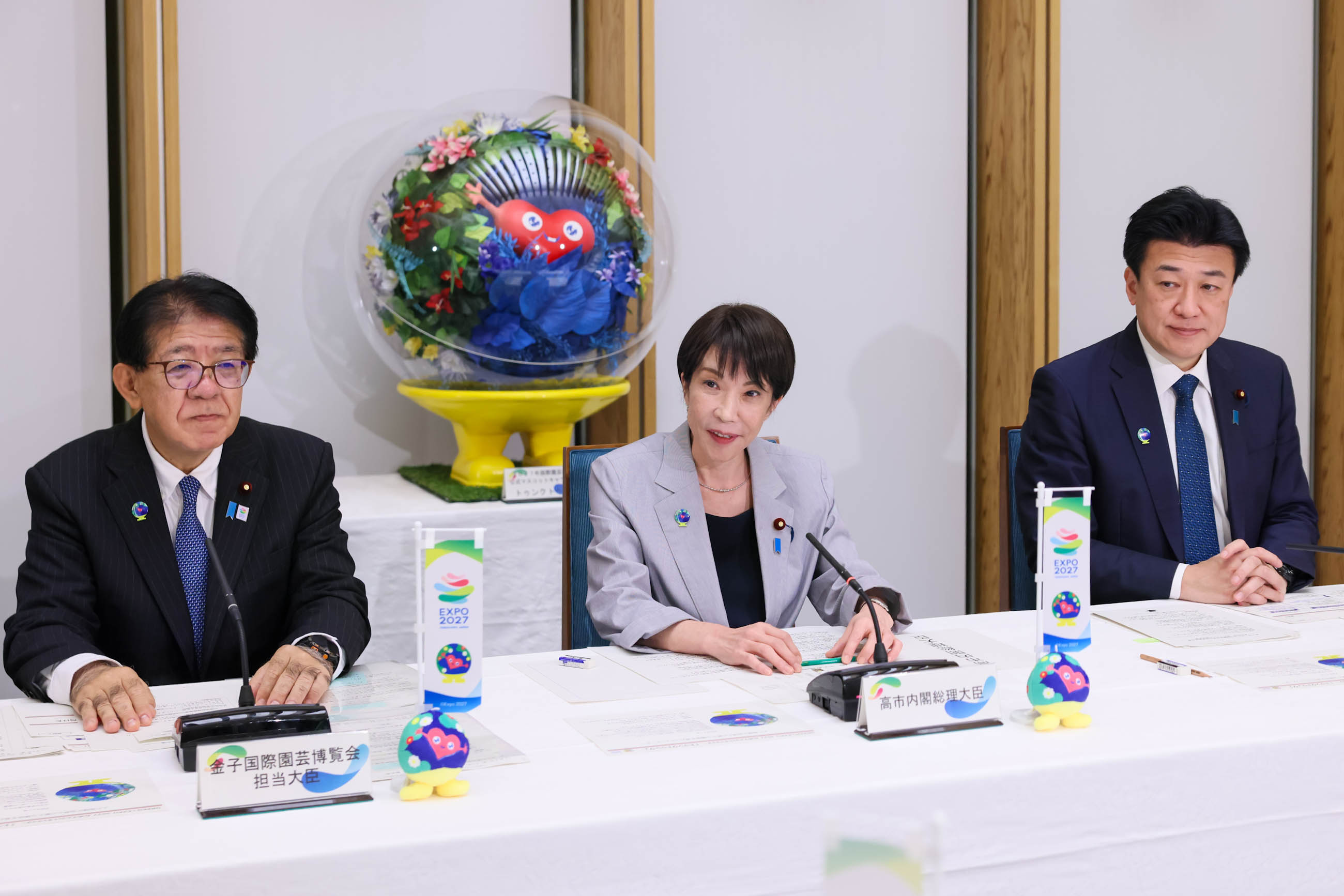 Prime Minister Takaichi wrapping up the meeting (8)