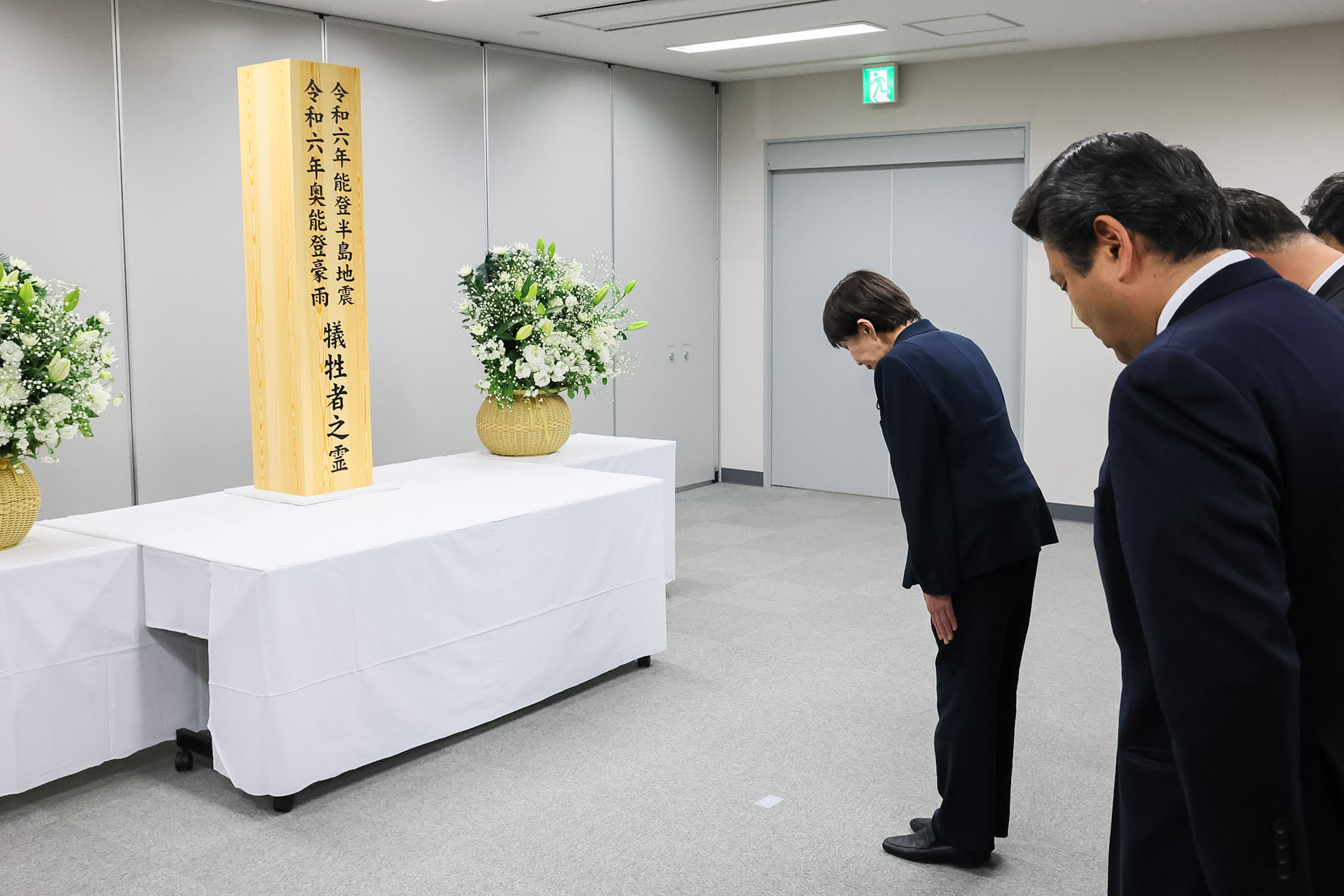 Prime Minister Takaichi observing a moment of silence (2)