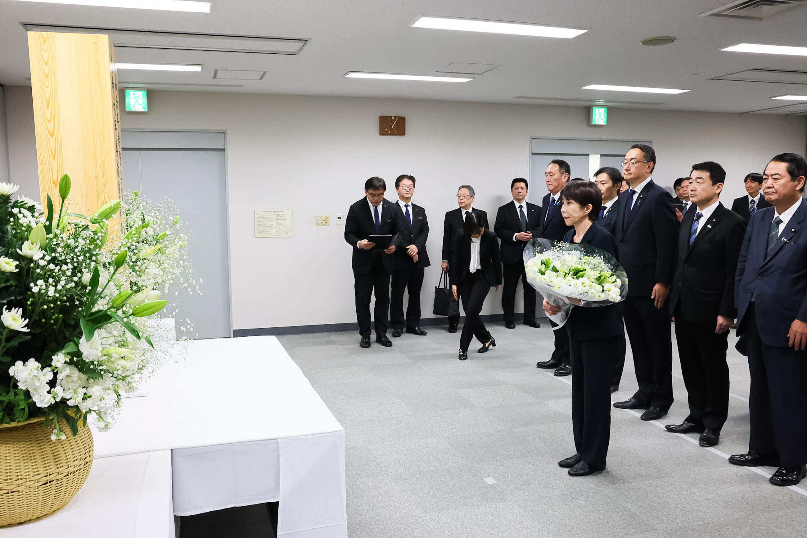 Prime Minister Takaichi offering flowers (1)