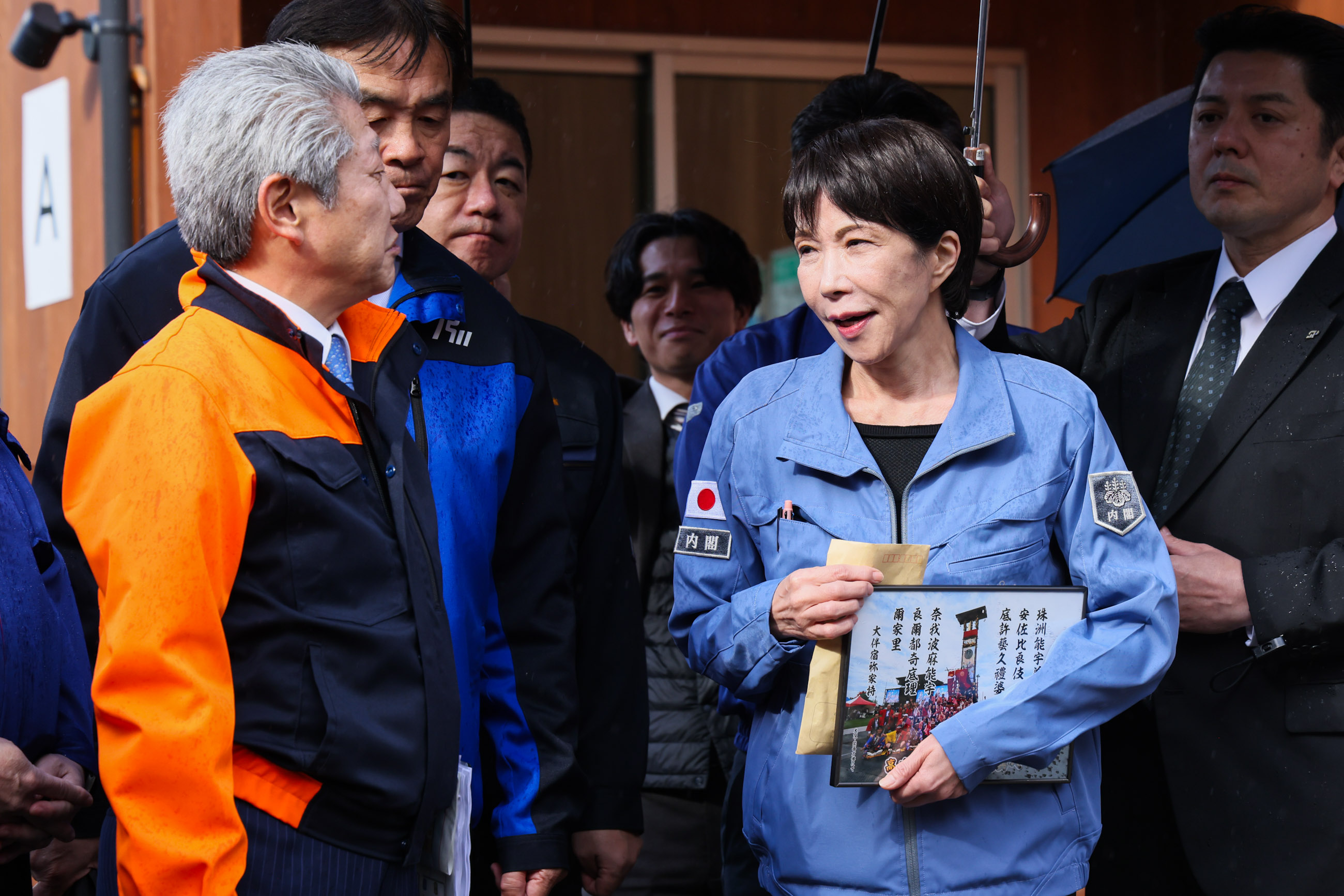 Prime Minister Takaichi visiting the temporary housing (4)