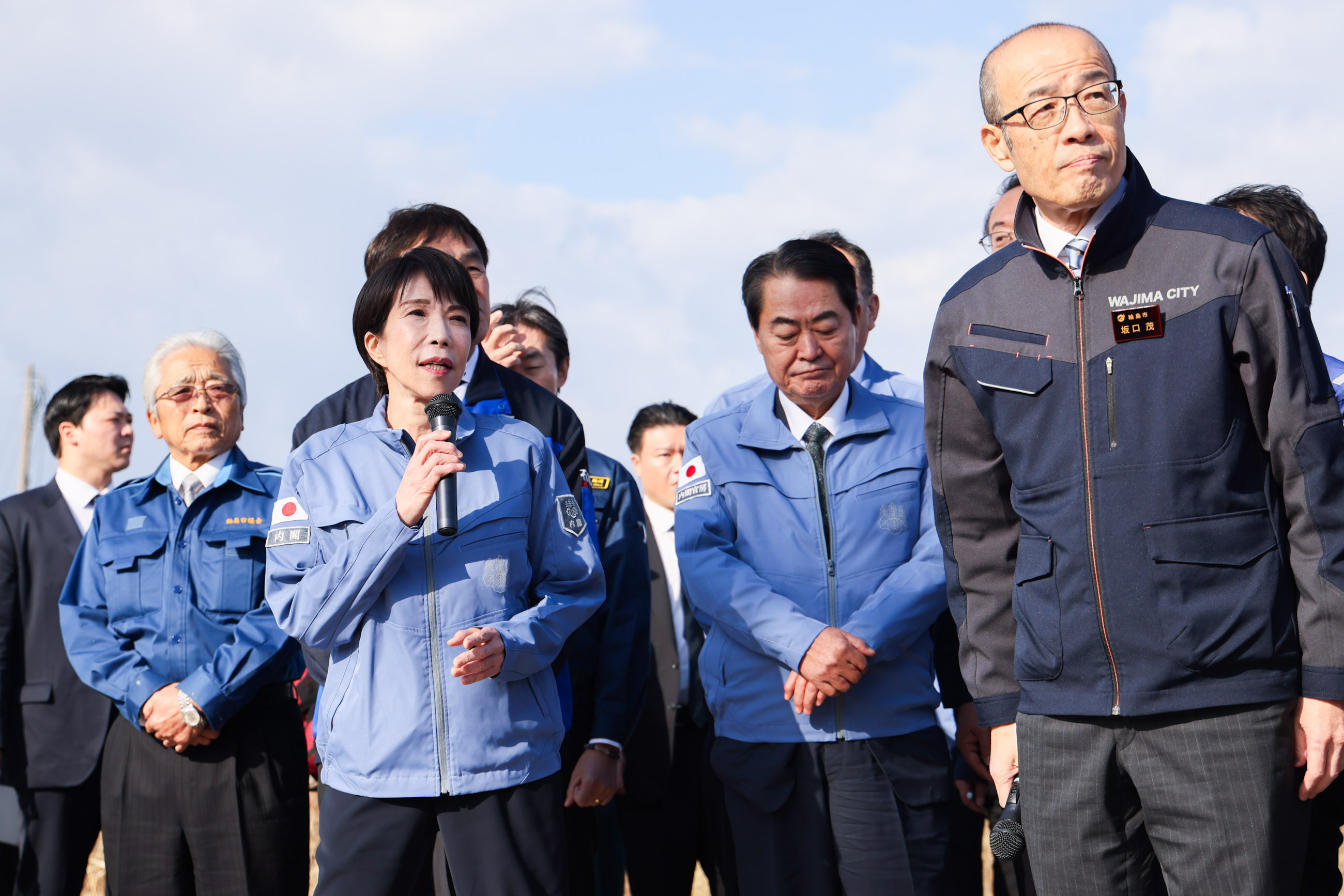 Prime Minister Takaichi visiting the earthquake-related fire site on Asaichi Street (3)