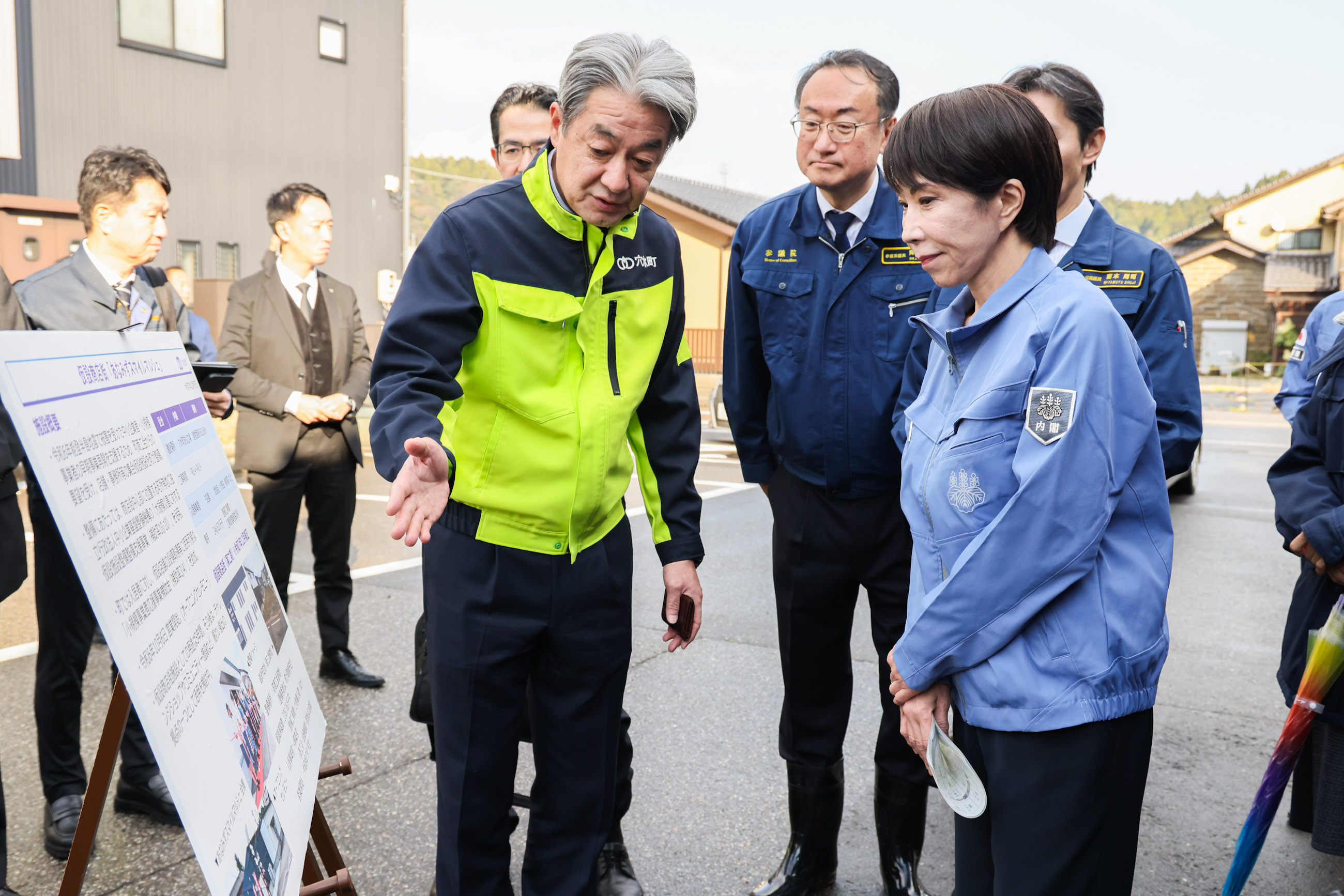 Prime Minister Takaichi visiting the Anamizu Smile Marche (1)