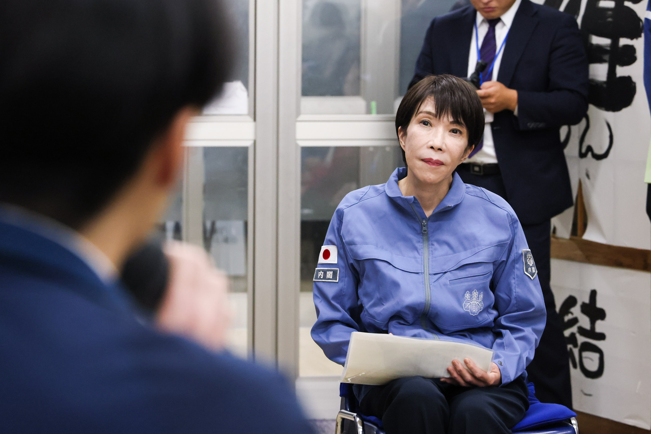 Prime Minister Takaichi visiting the Anamizu Smile Marche (2)