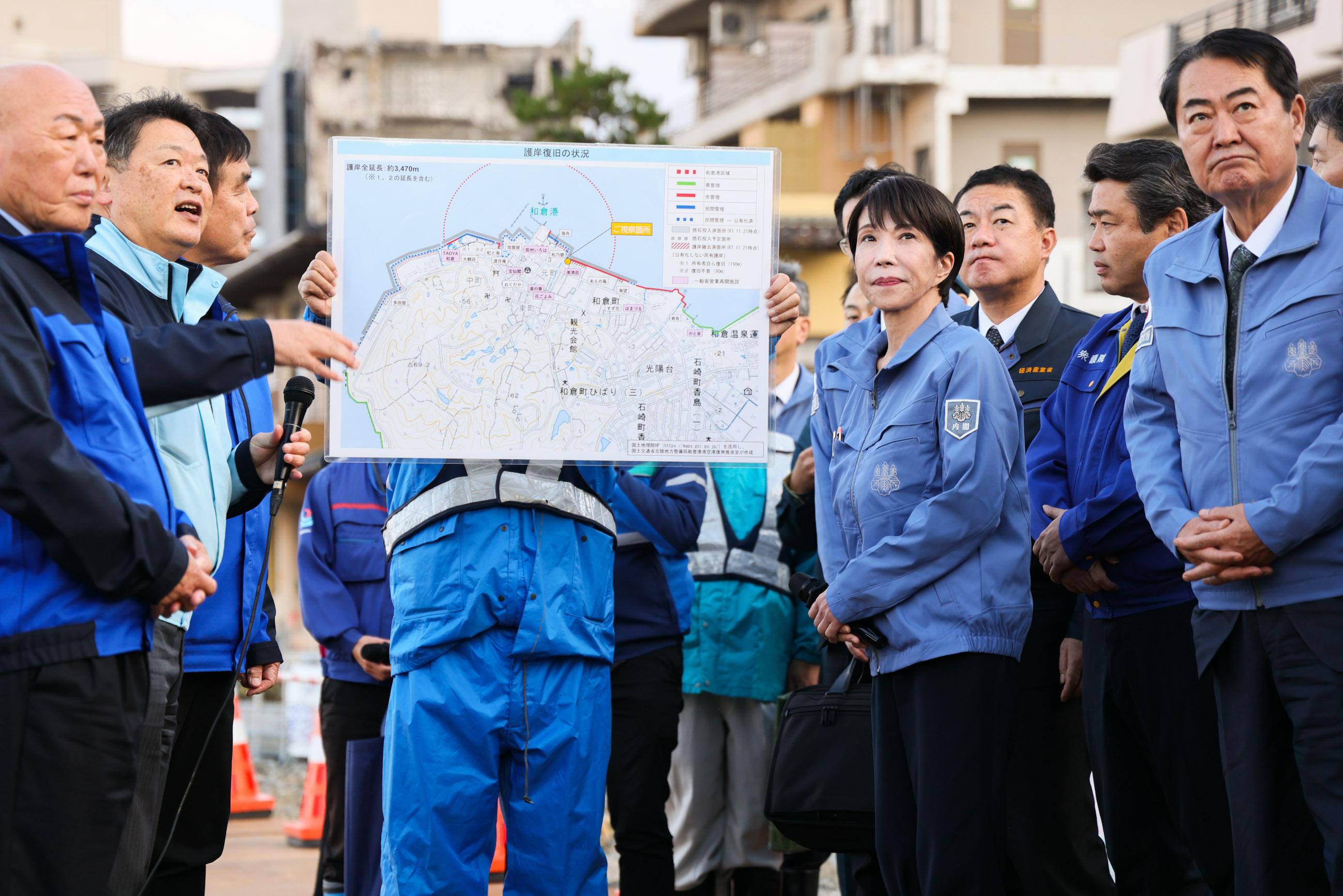 Prime Minister Takaichi visiting the Wakura Onsen area (2)
