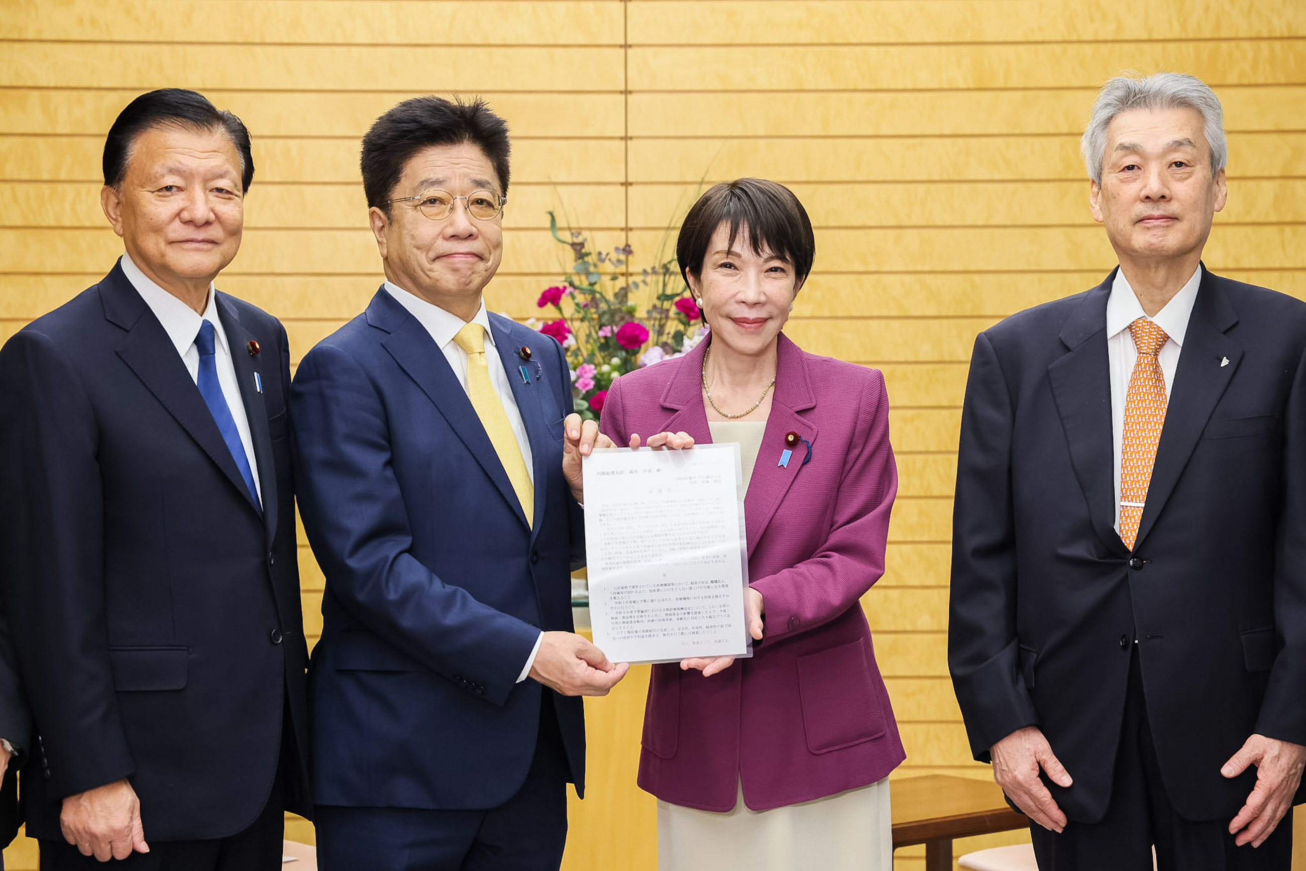 Prime Minister Takaichi receiving a proposal (3)