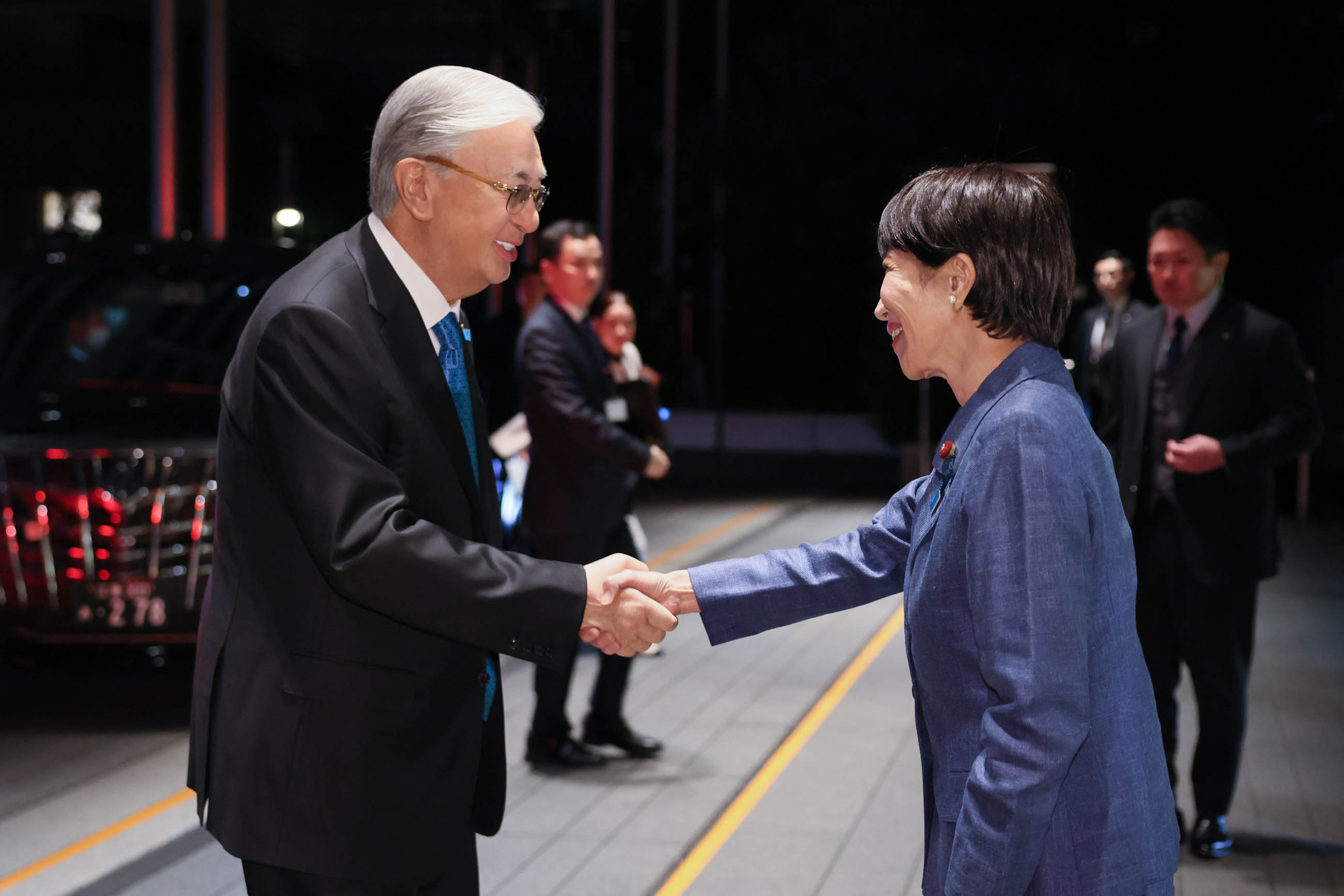 Prime Minister Takaichi welcoming President Tokayev 