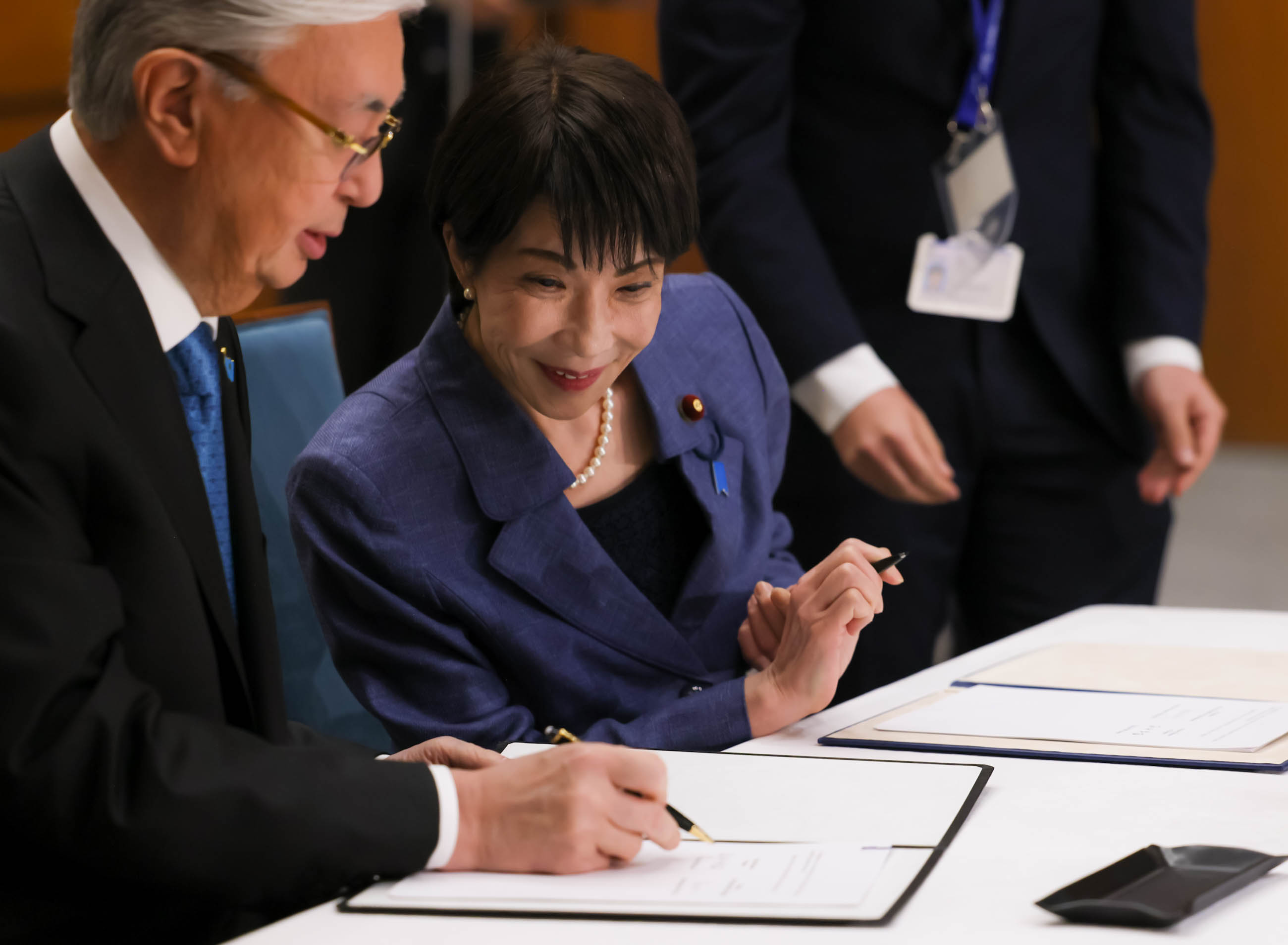 Document signing ceremony (5)