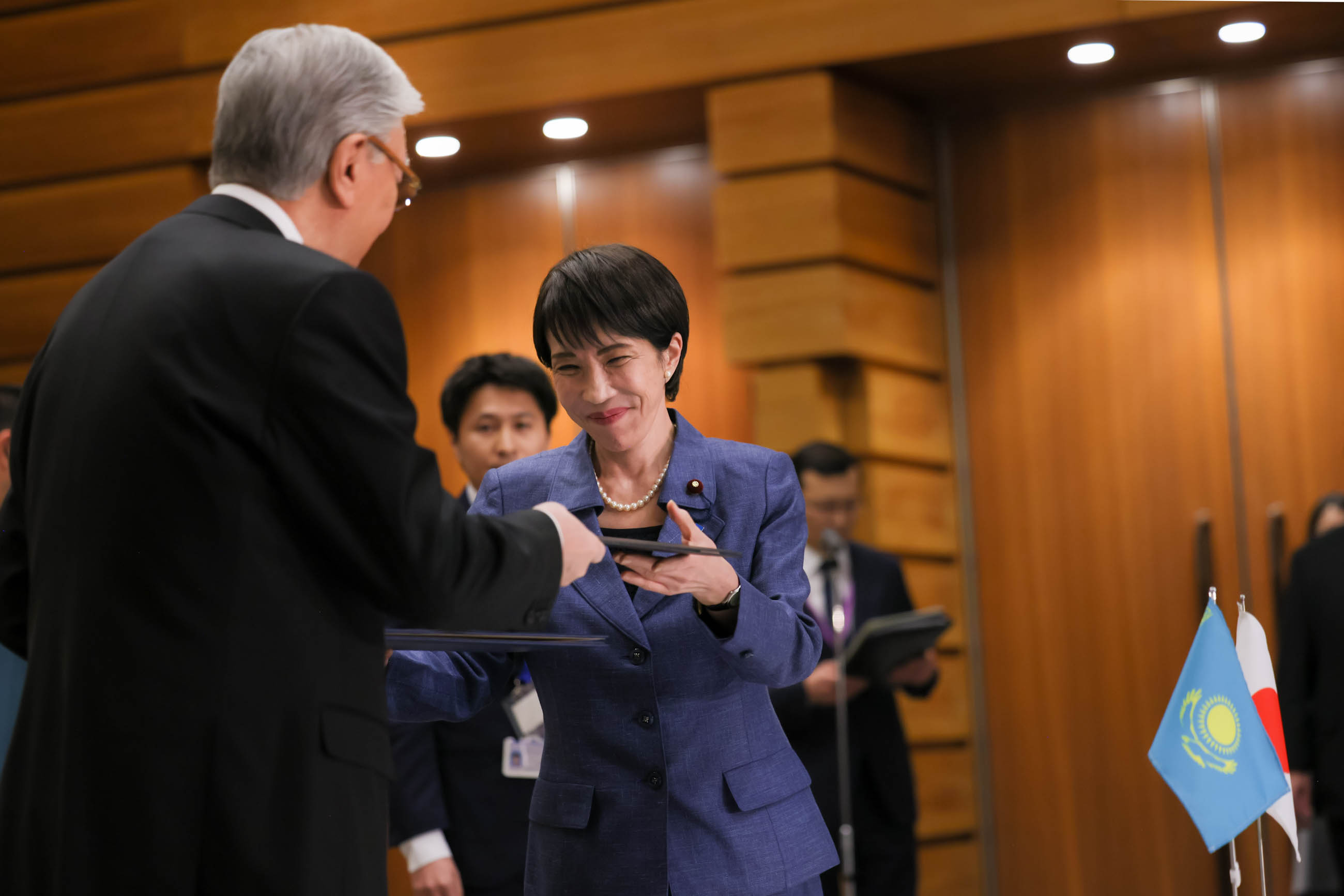 Document signing ceremony (8)