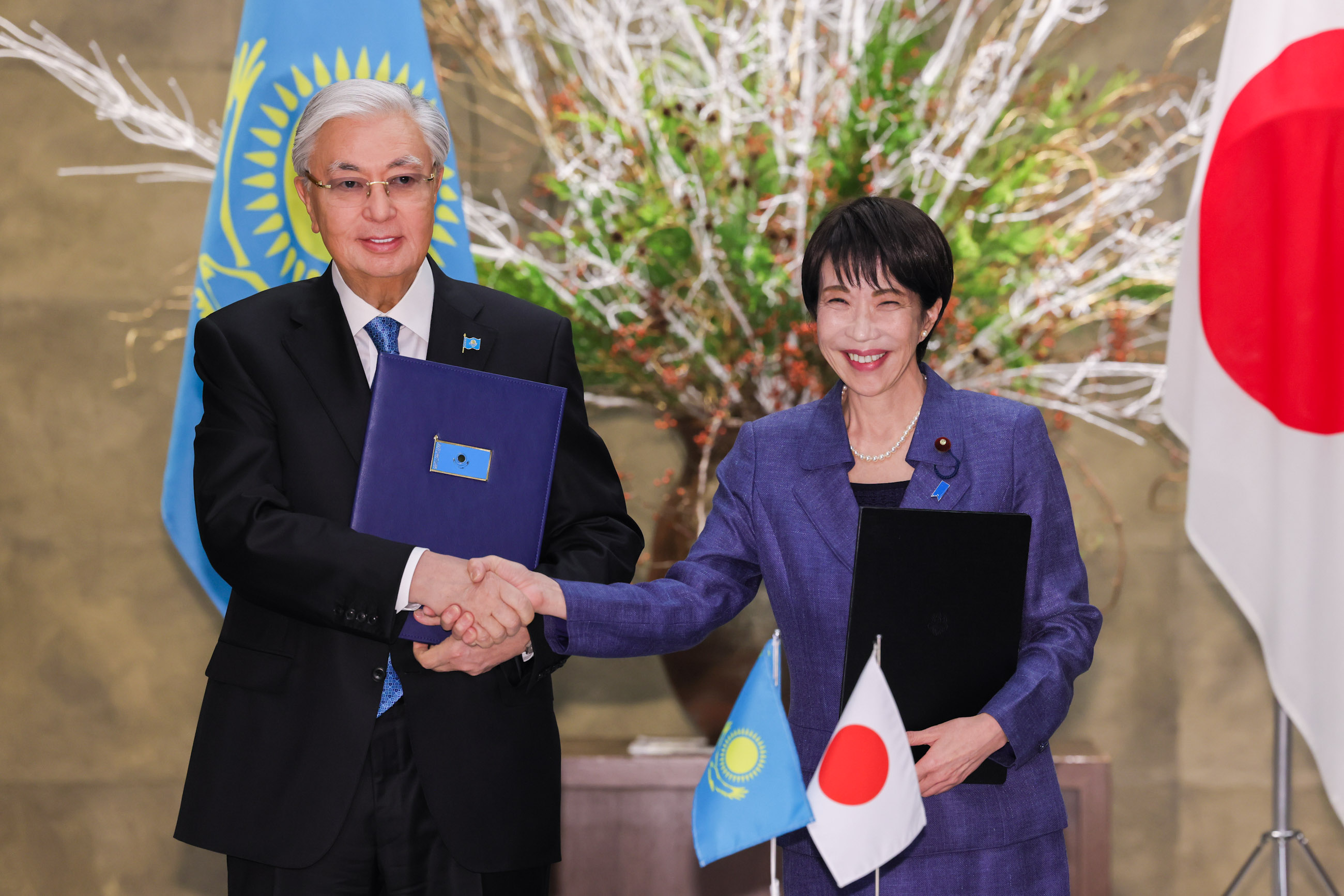 Document signing ceremony (10)