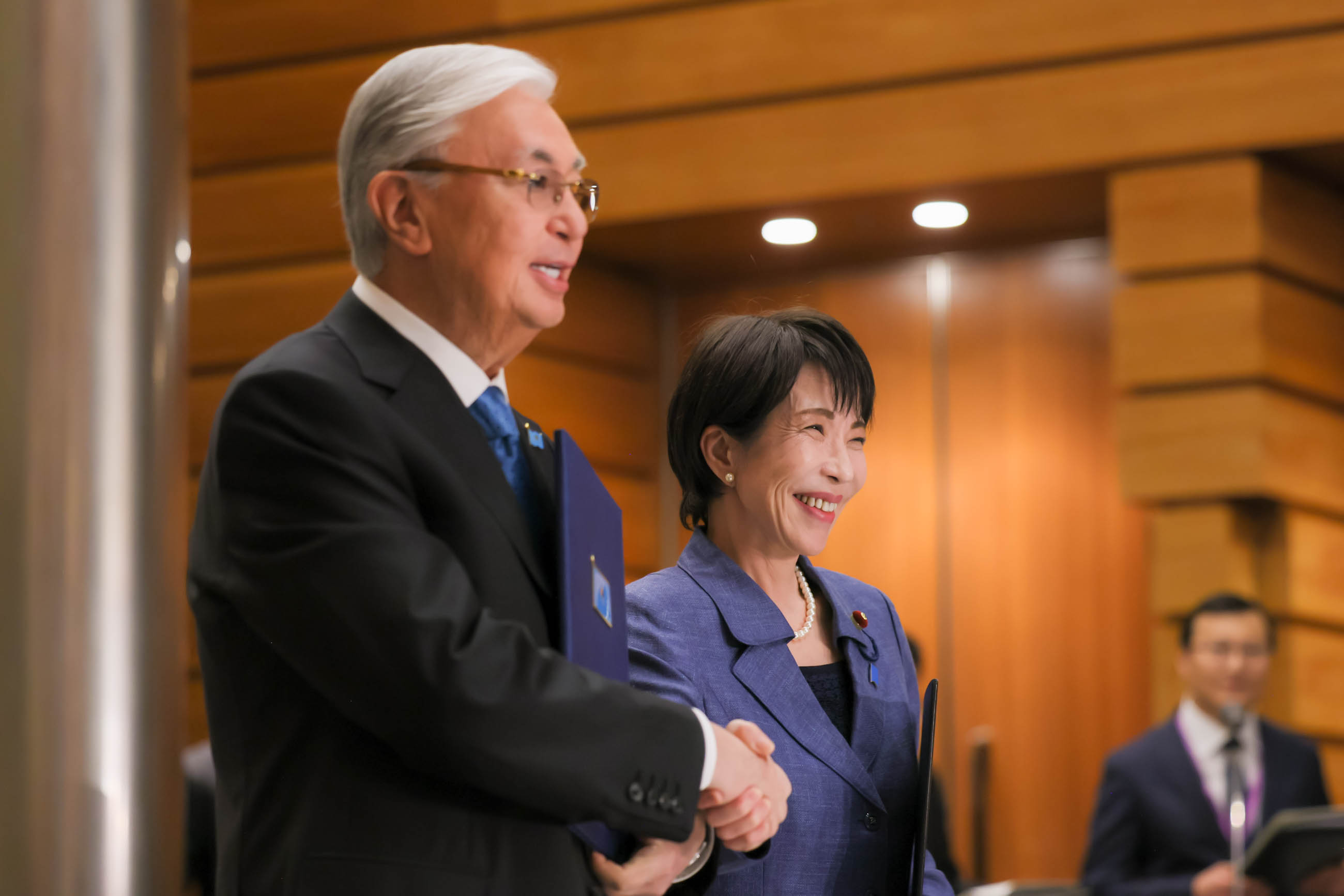 Document signing ceremony (11)