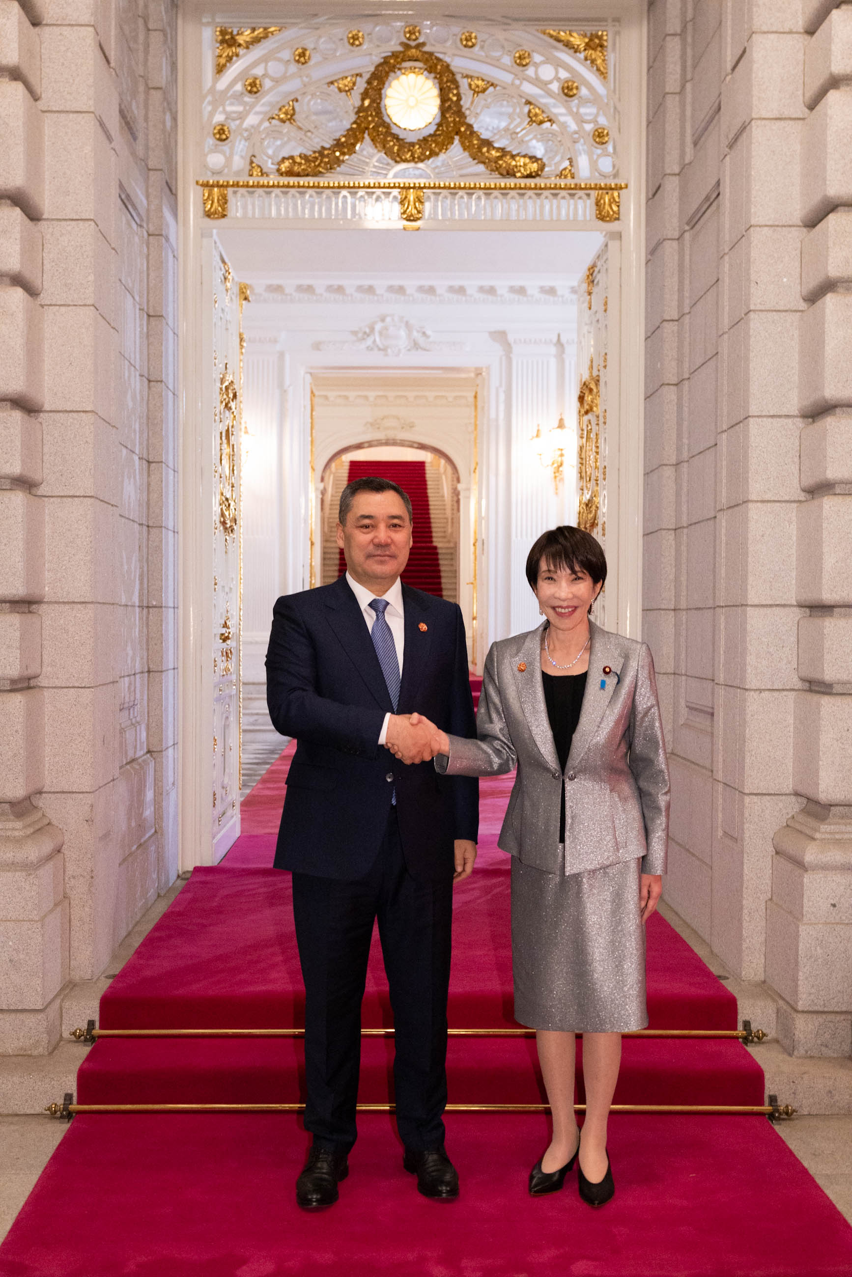 Prime Minister Takaichi welcoming President Zhaparov of Kyrgyz Republic (2)