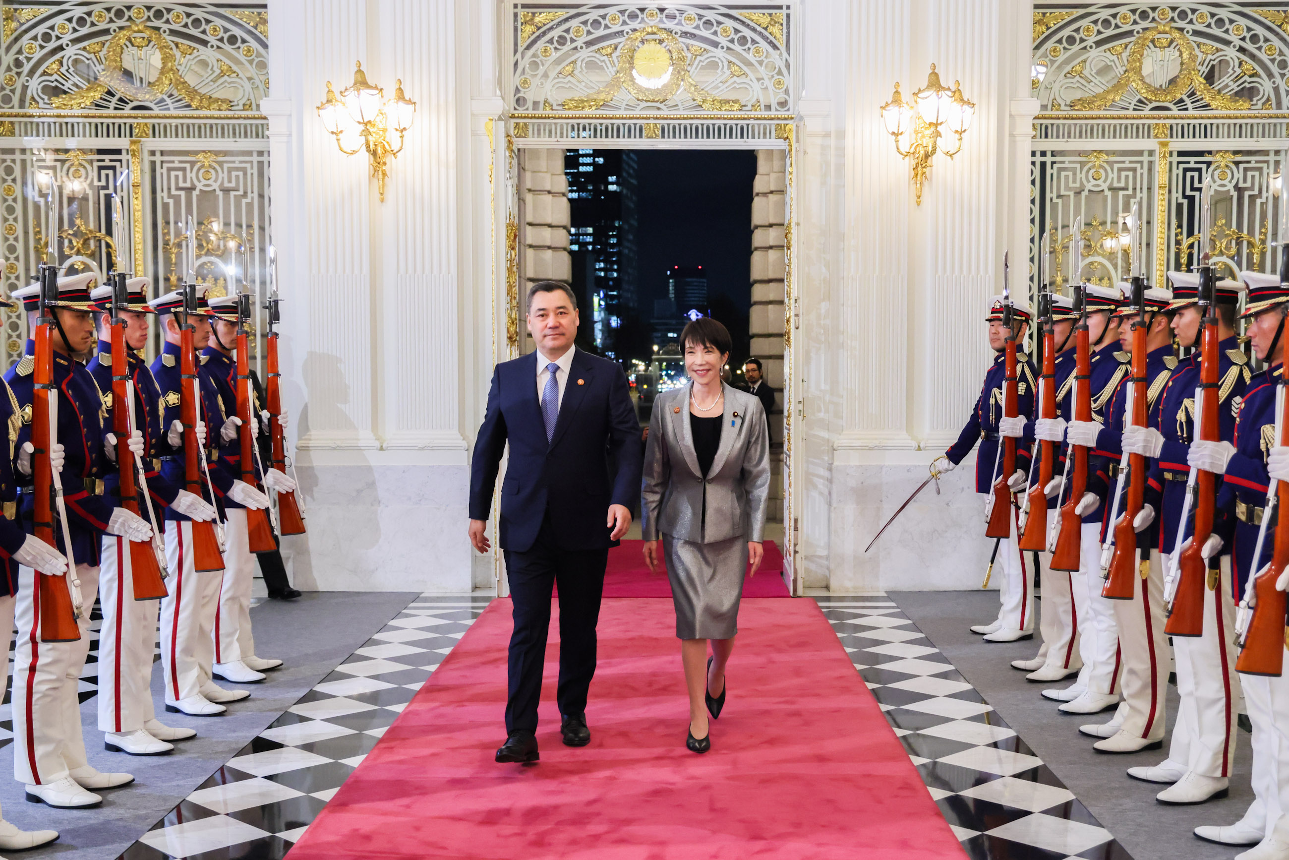 Prime Minister Takaichi welcoming President Zhaparov of Kyrgyz Republic (3)