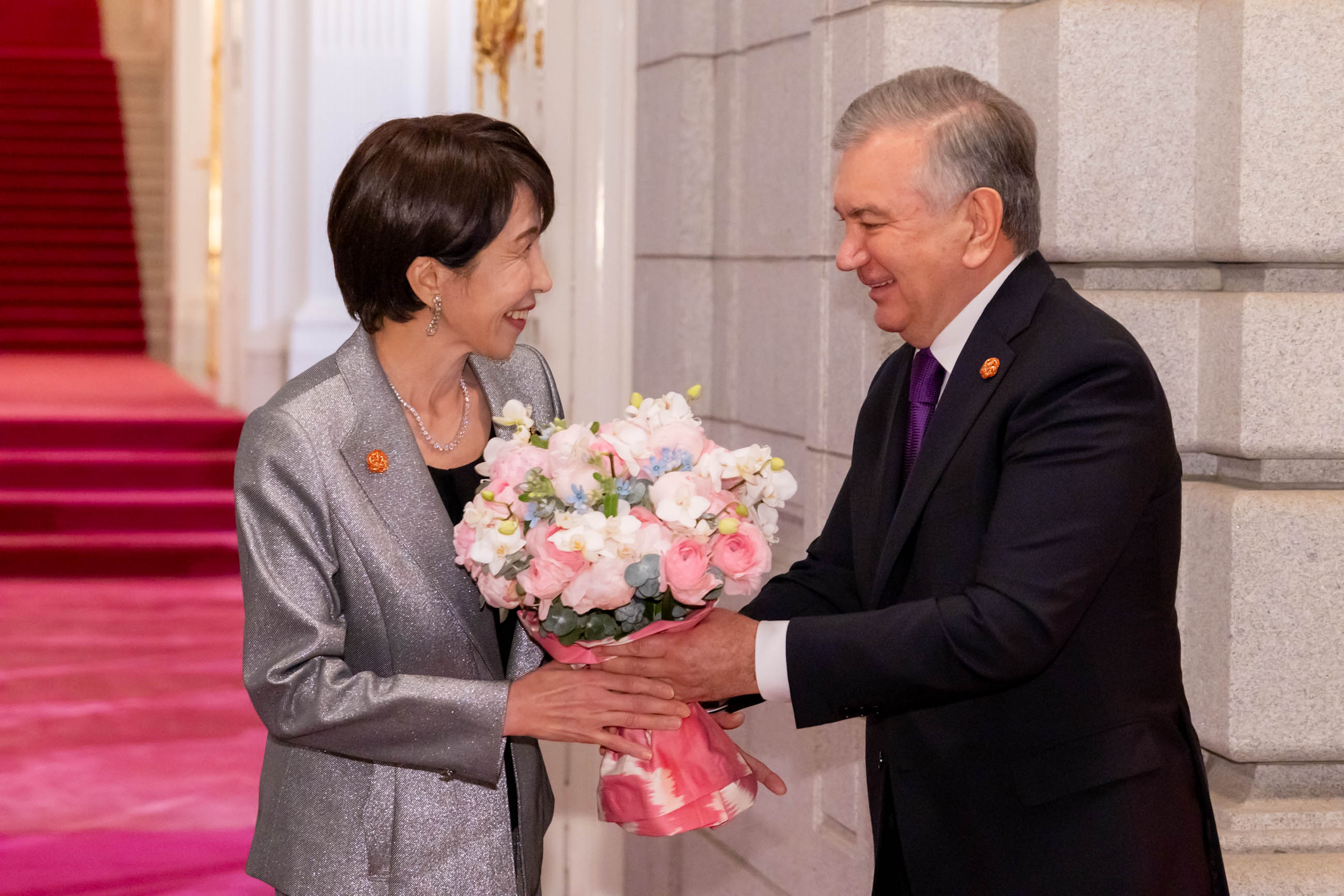 Prime Minister Takaichi welcoming President Mirziyoyev of Uzbekistan (1)