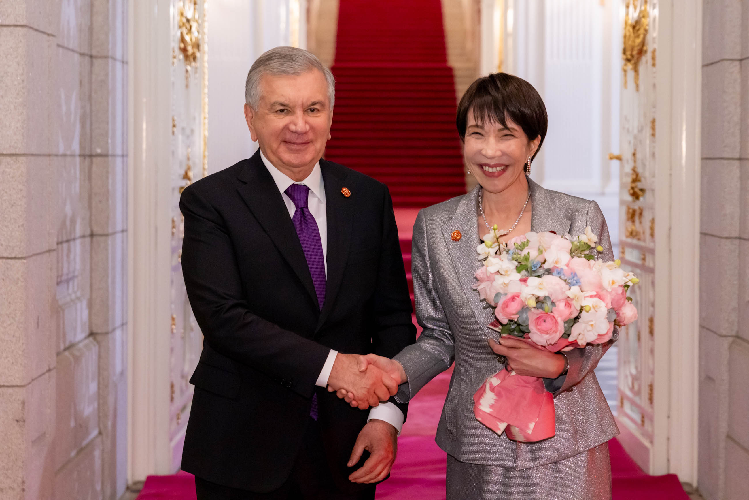 Prime Minister Takaichi welcoming President Mirziyoyev of Uzbekistan (2)