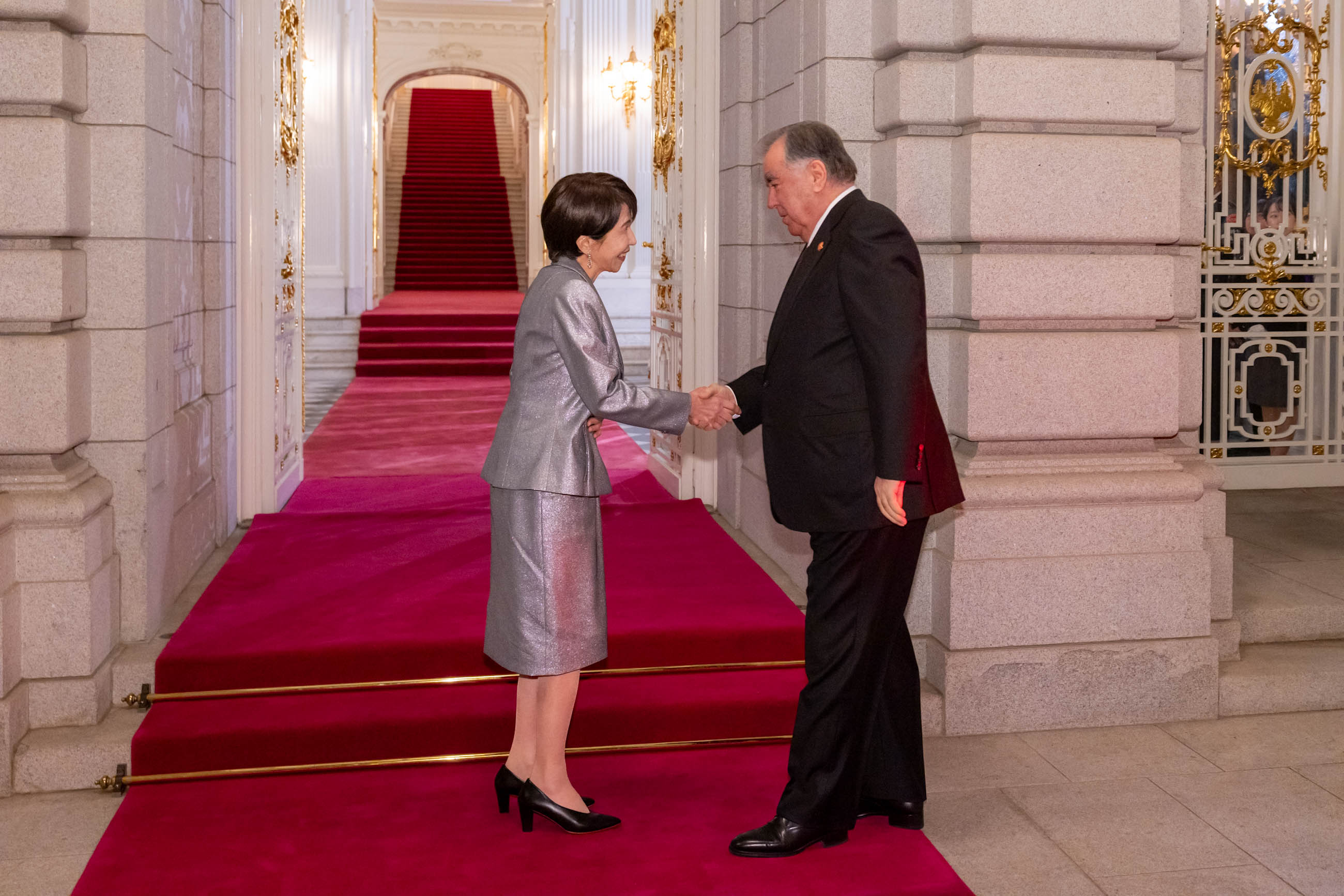 Prime Minister Takaichi welcoming President Rahmon of Tajikistan (1)