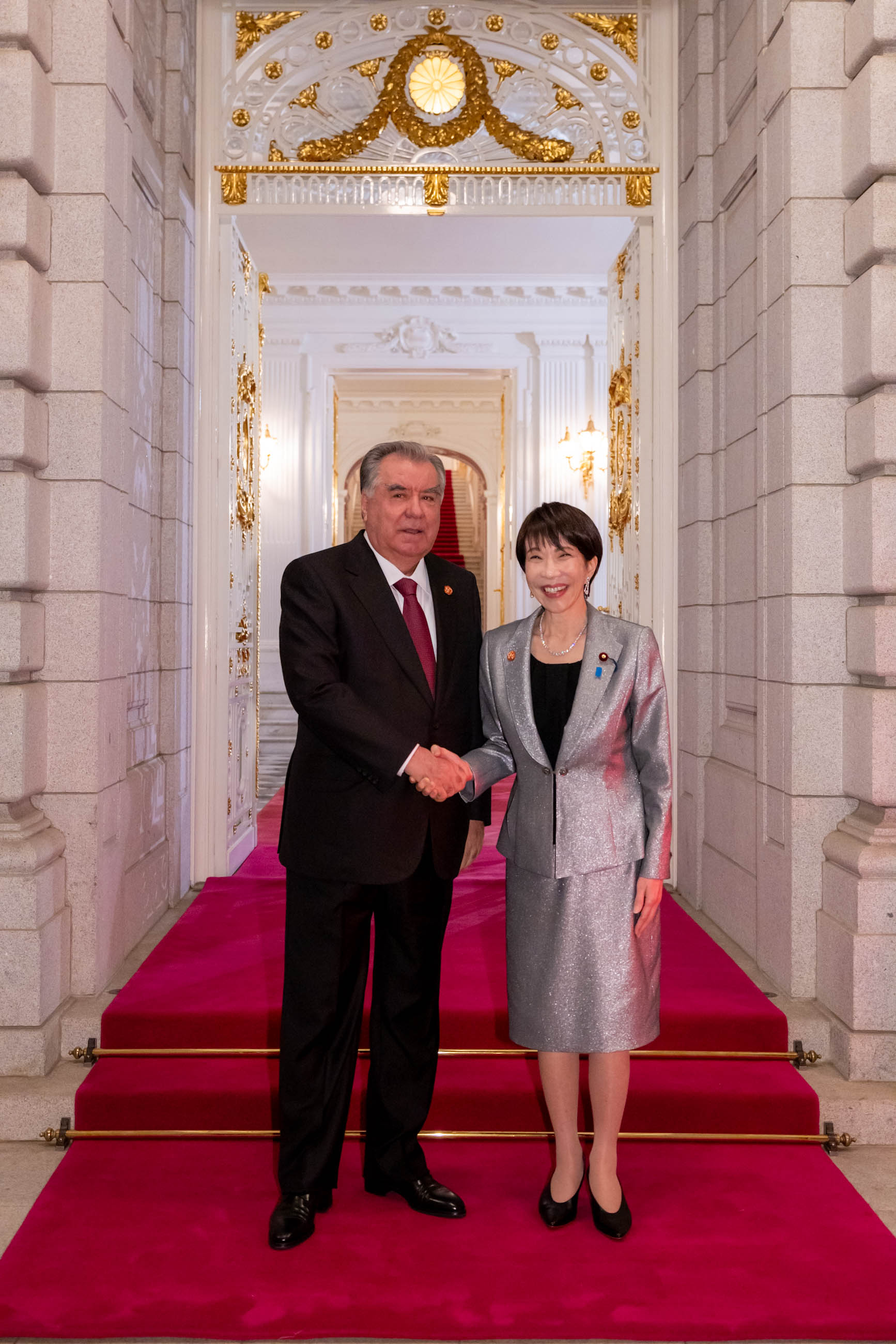 Prime Minister Takaichi welcoming President Rahmon of Tajikistan (3)