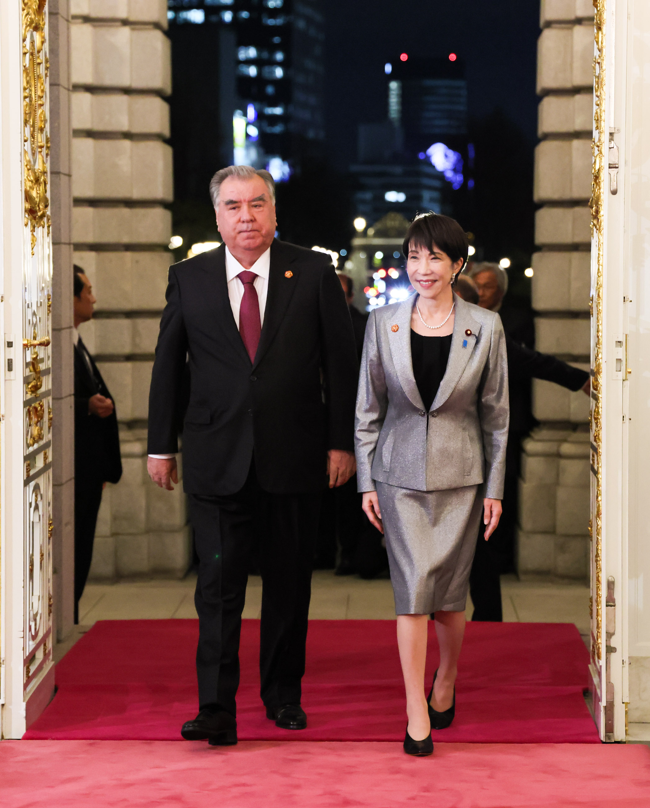 Prime Minister Takaichi welcoming President Rahmon of Tajikistan (4)