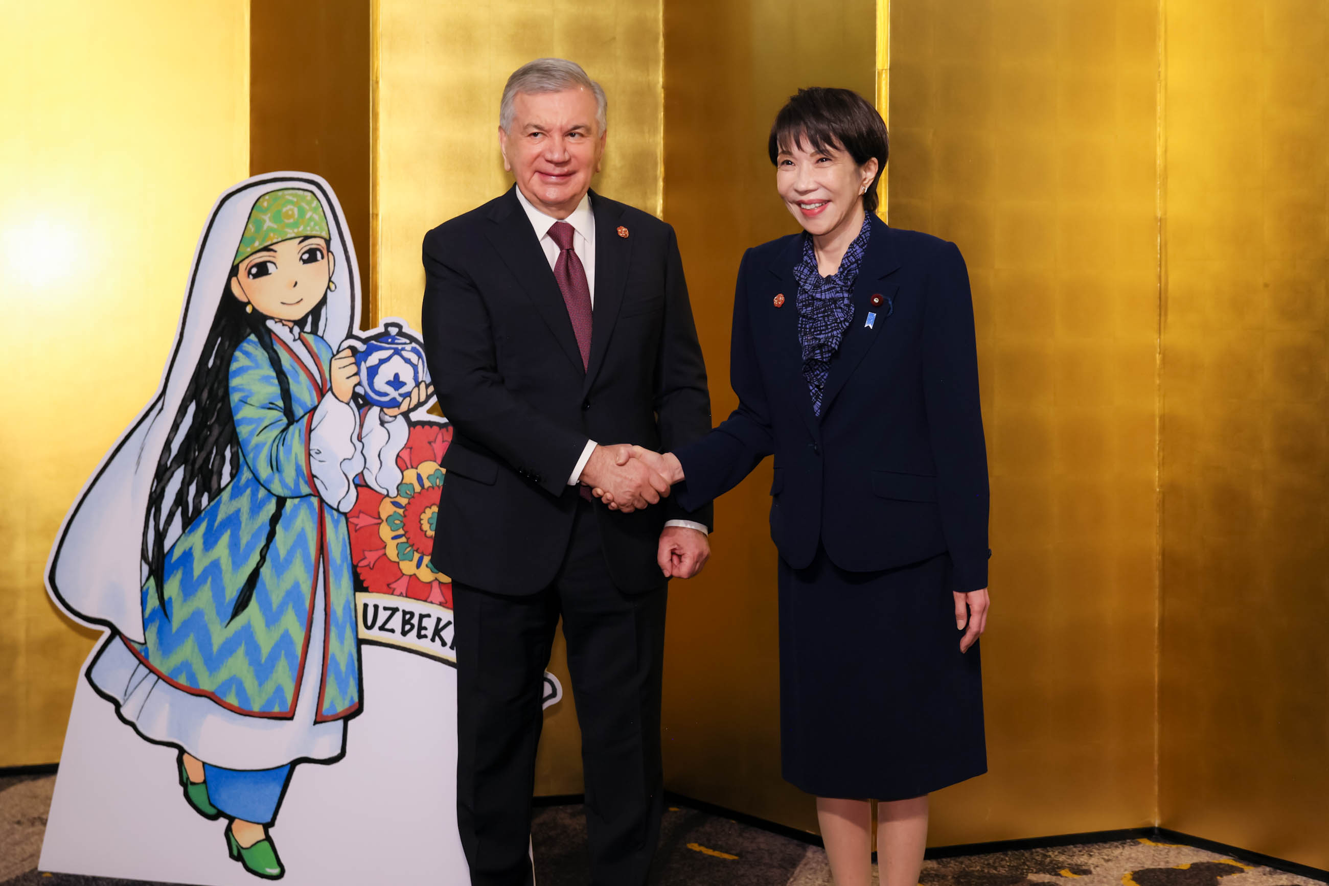 Prime Minister Takaichi welcoming President Mirziyoyev of Uzbekistan