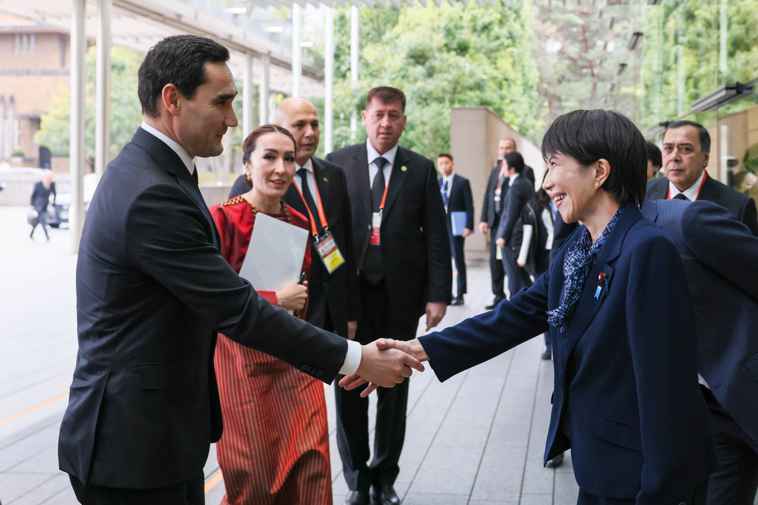 Prime Minister Takaichi welcoming President Berdimuhamedov of Turkmenistan 