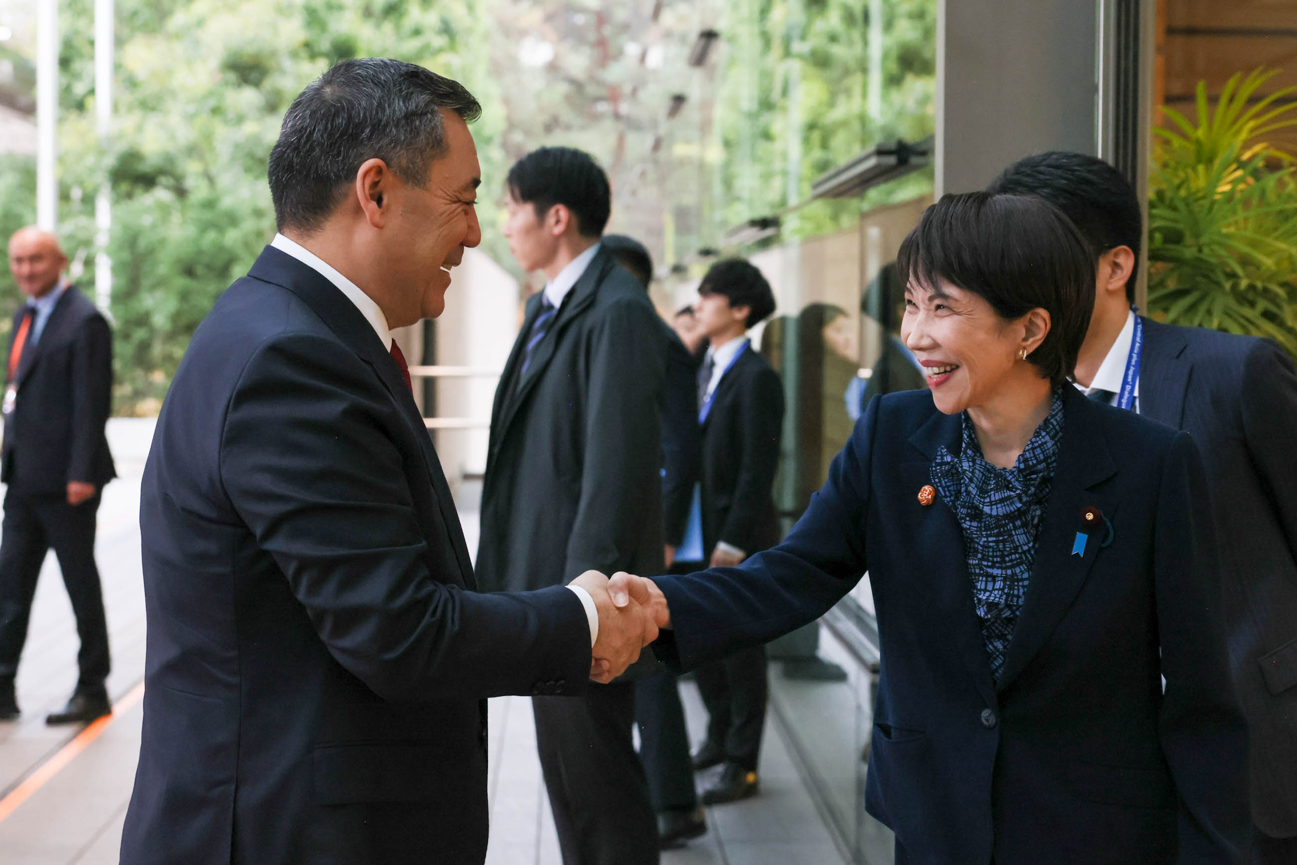 Prime Minister Takaichi welcoming President Zhaparov of Kyrgyz Republic