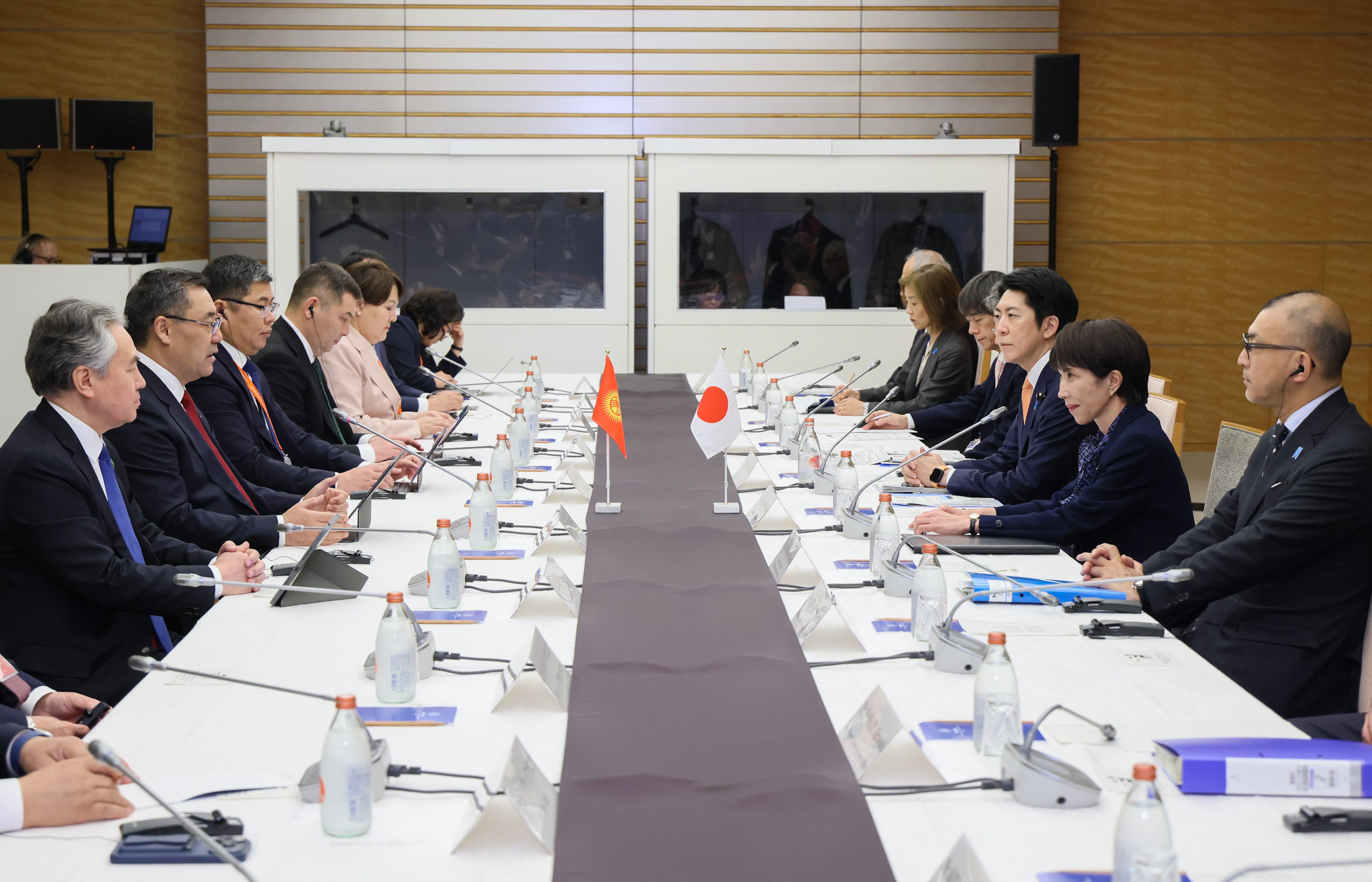 Japan-Kyrgyz Summit Meeting (3)