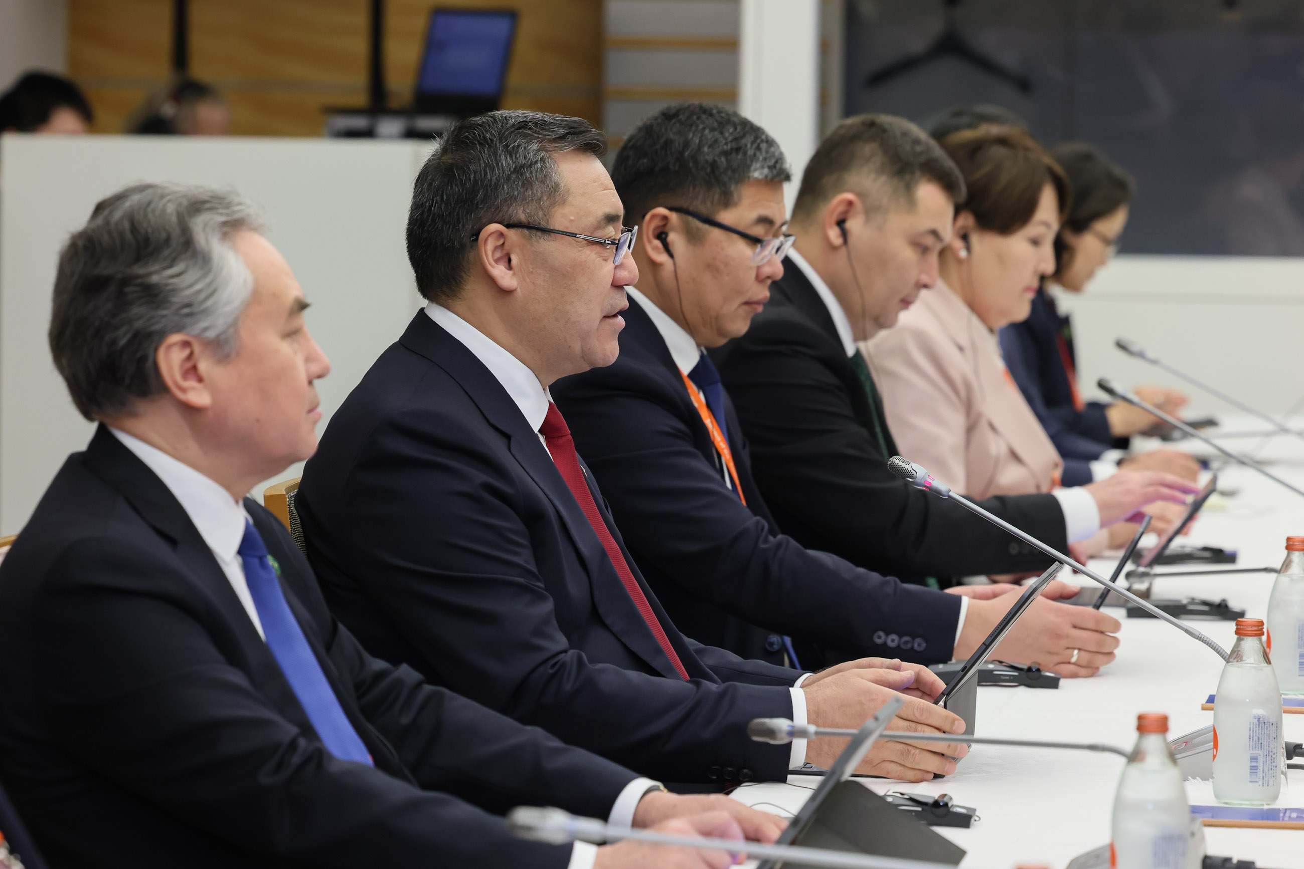 Japan-Kyrgyz Summit Meeting (5)