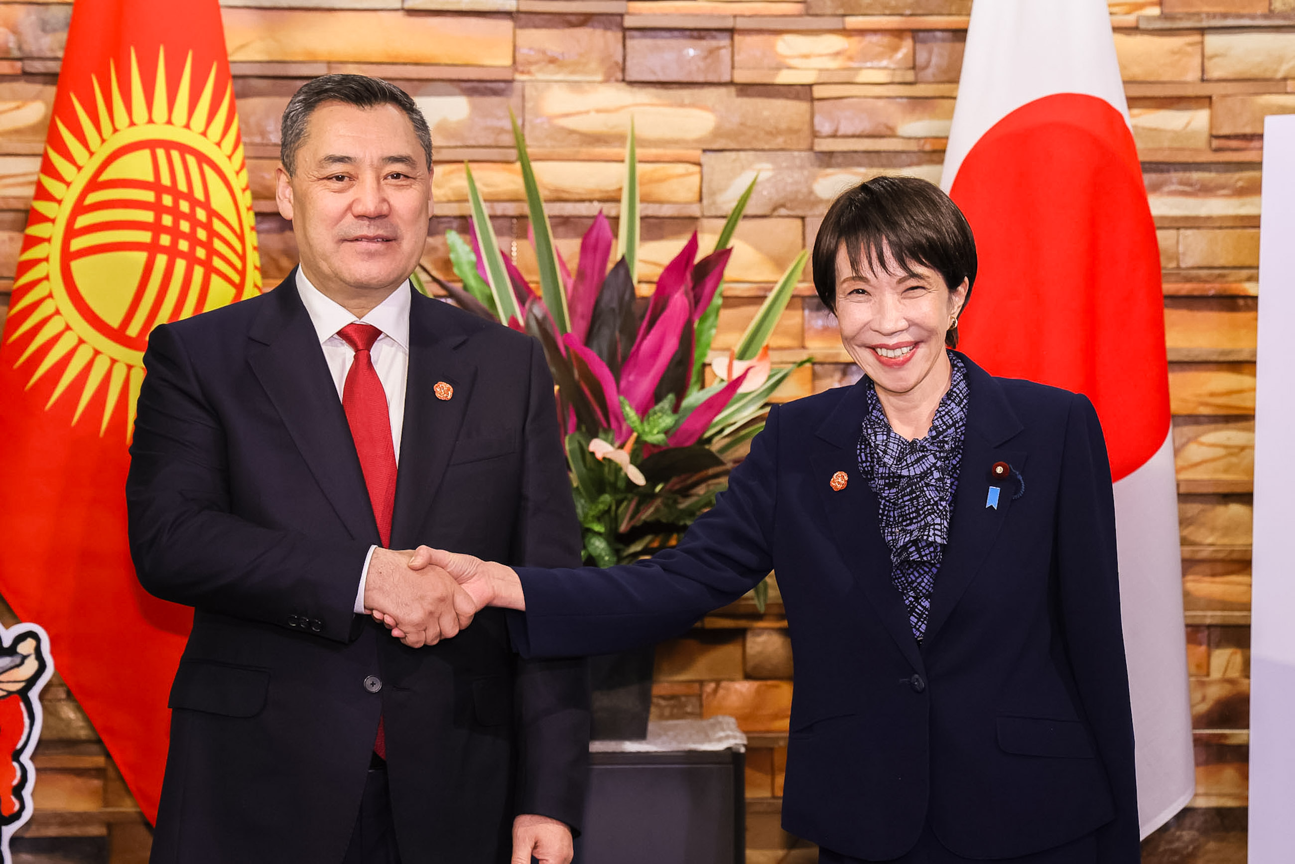 Japan-Kyrgyz Summit Meeting (1)
