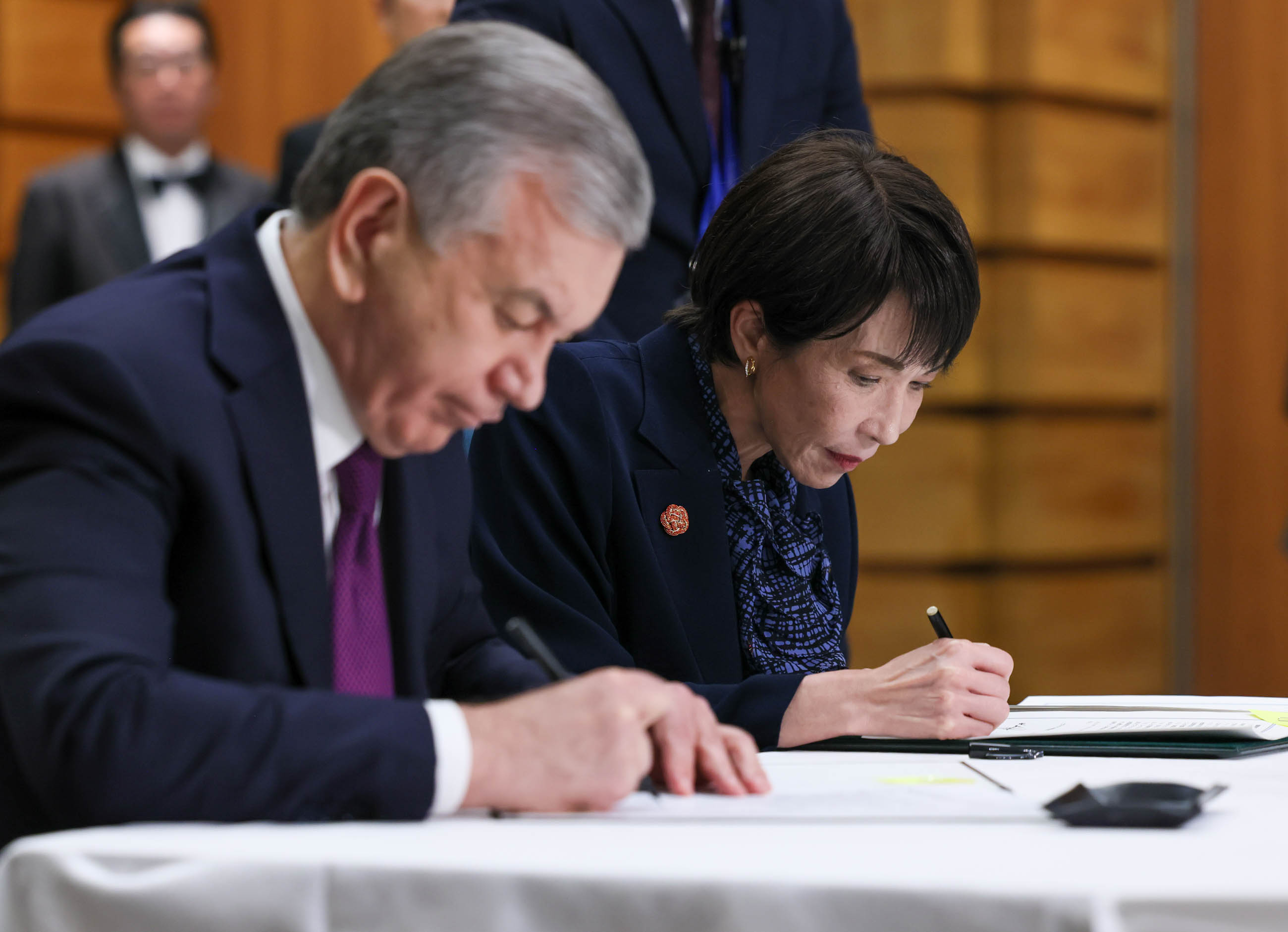 Document signing ceremony (4)