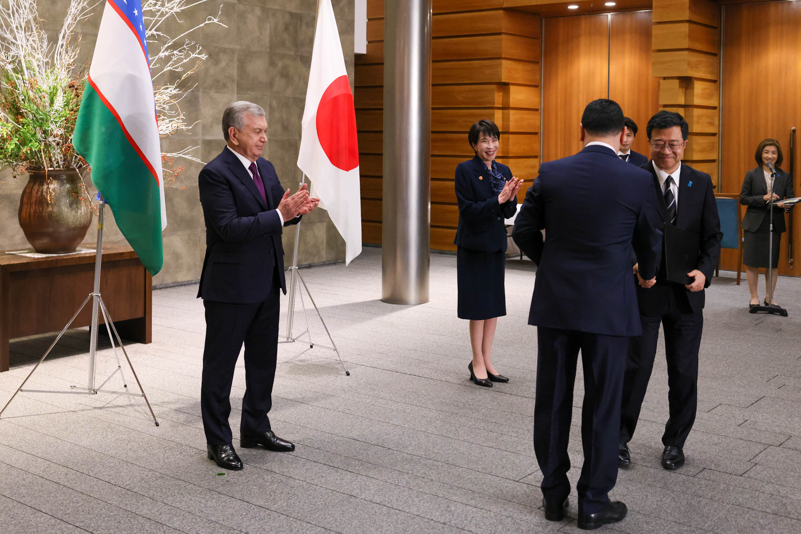 Document signing ceremony (10)