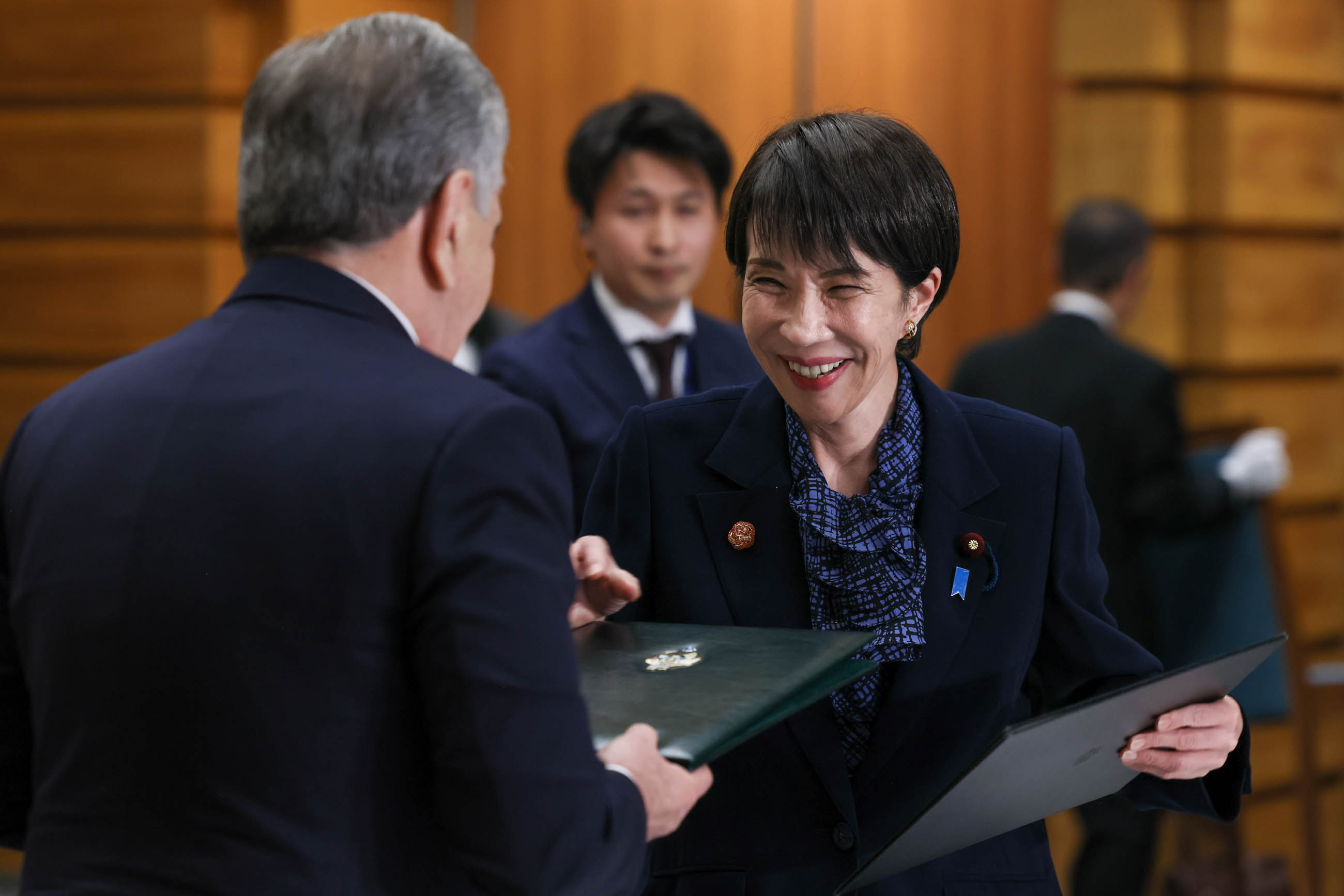 Document Signing and Presentation Ceremony (7)