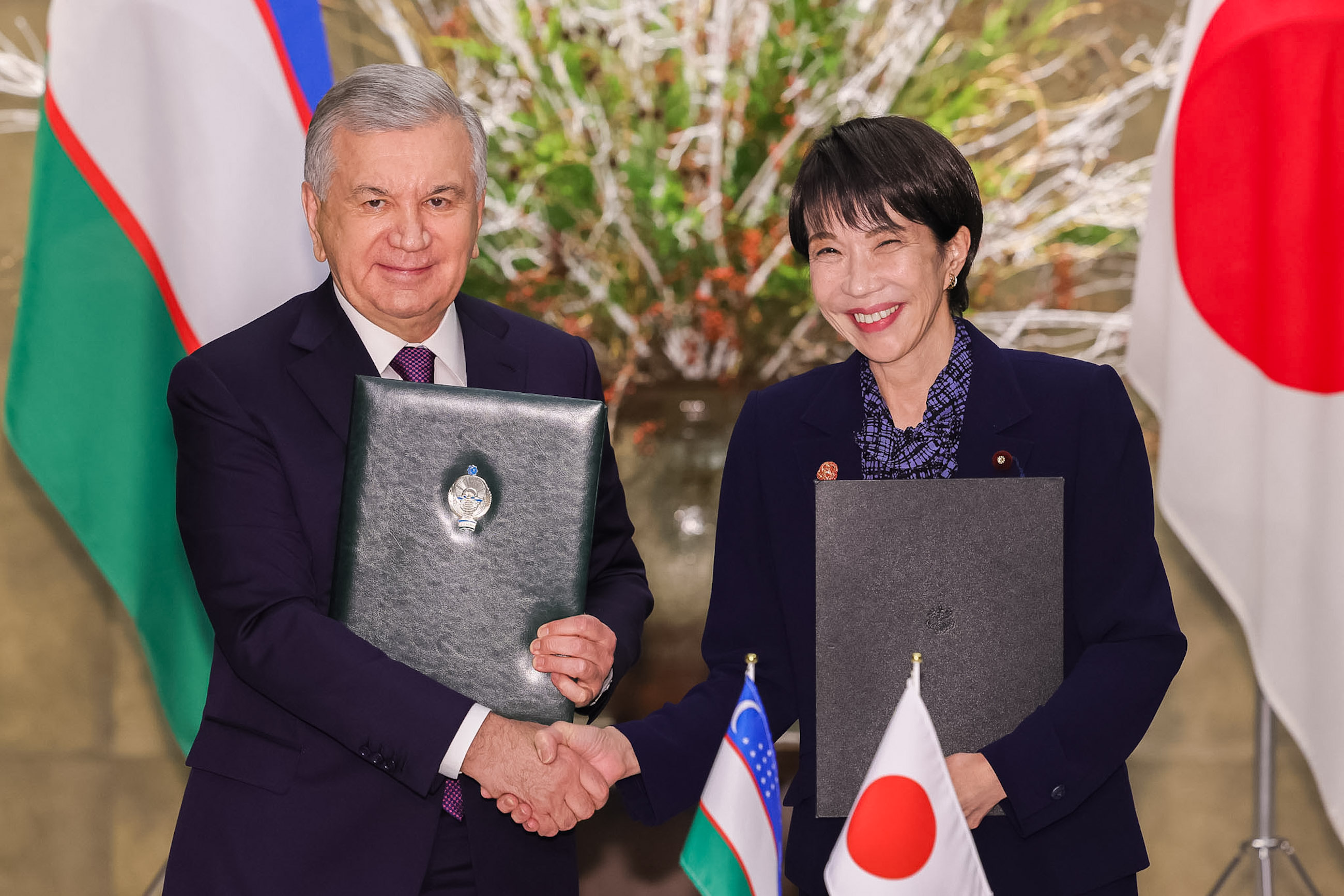 Document Signing and Presentation Ceremony (8)