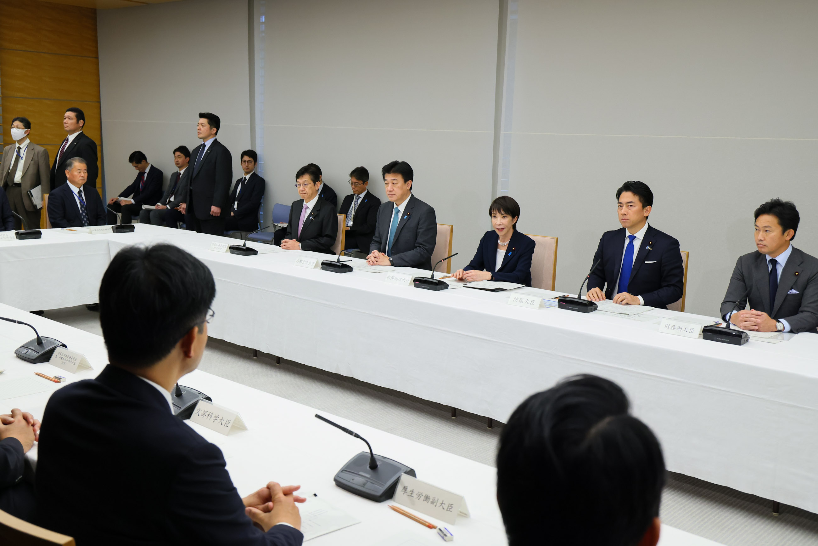 Prime Minister Takaichi wrapping up the meeting (3)