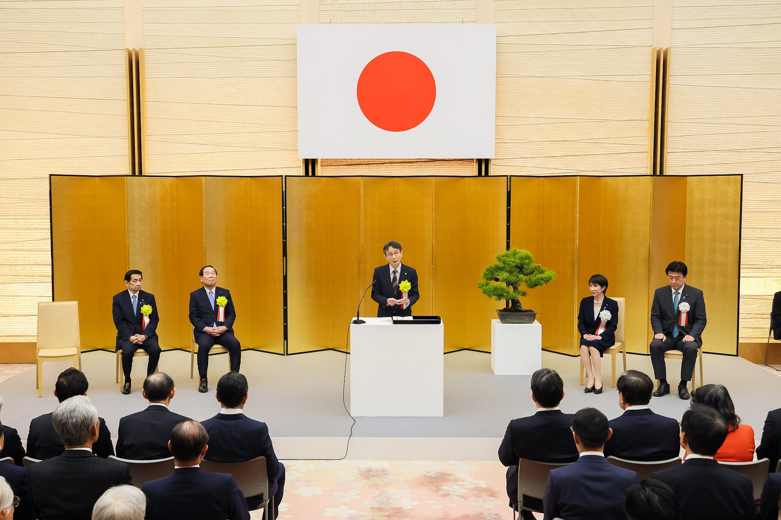 Supreme Court Chief Justice Imasaki delivering an address (2)