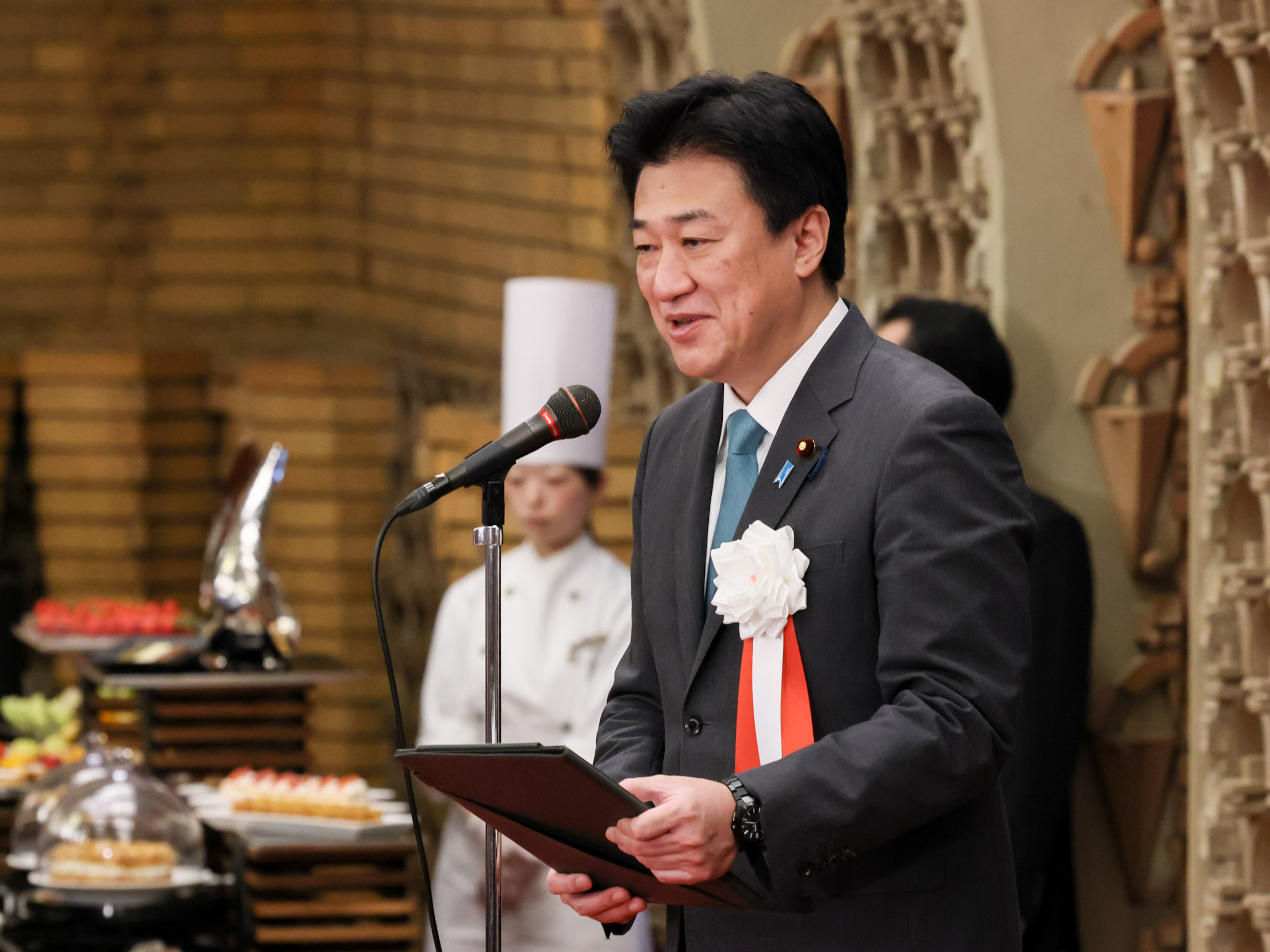Chief Cabinet Secretary Kihara making a remark at the celebration (1)