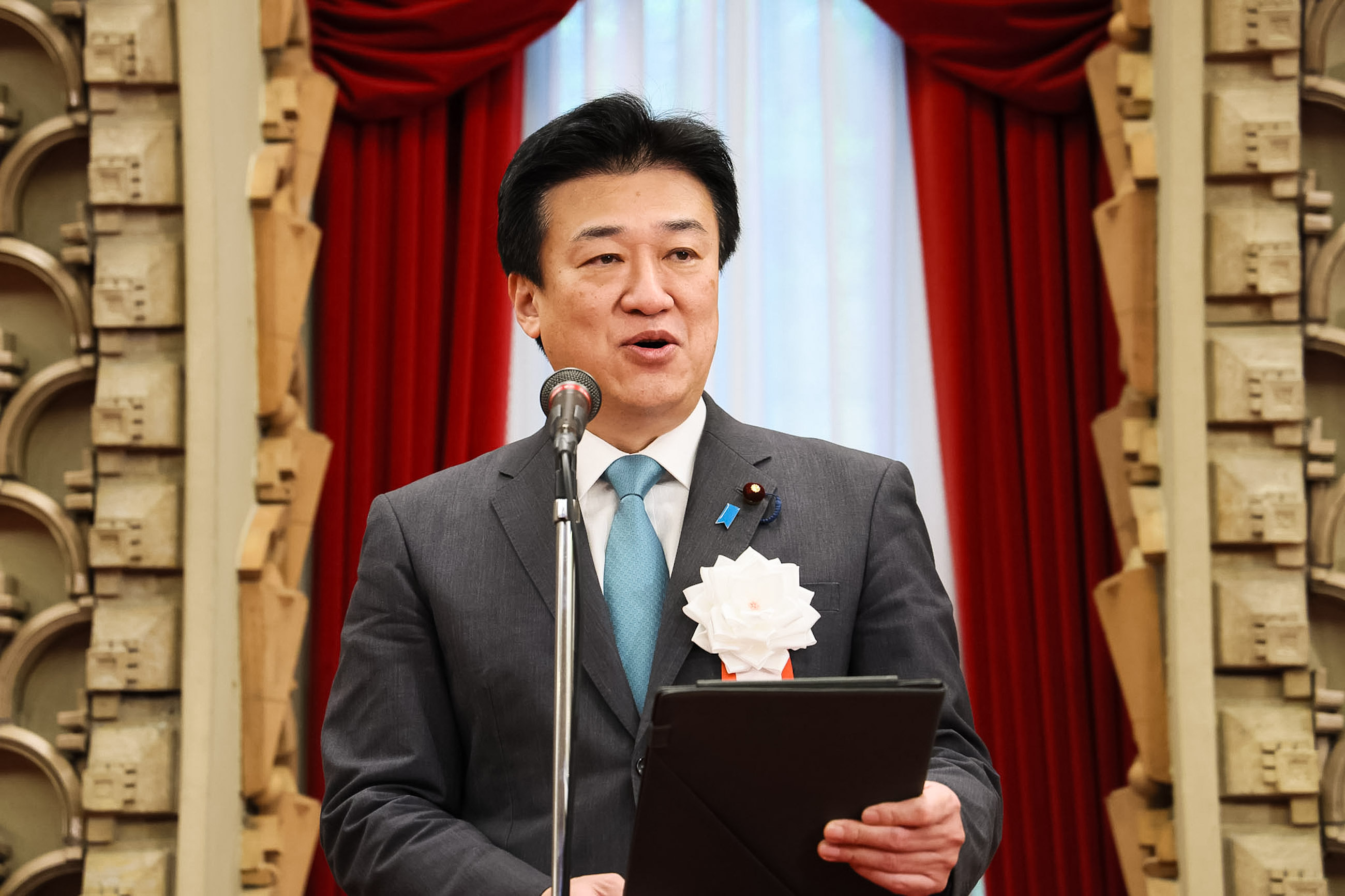 Chief Cabinet Secretary Kihara making a remark at the celebration (3)