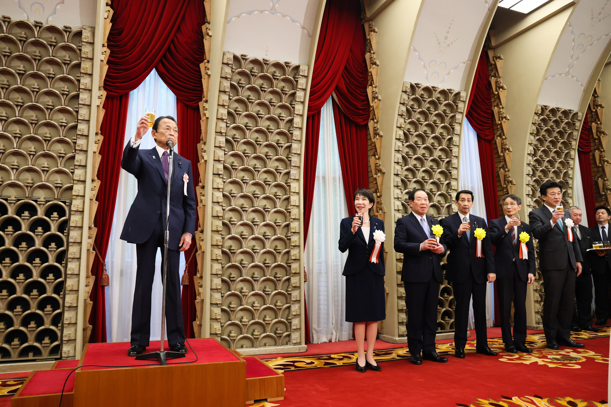 Former Prime Minister Aso making a toast (5)