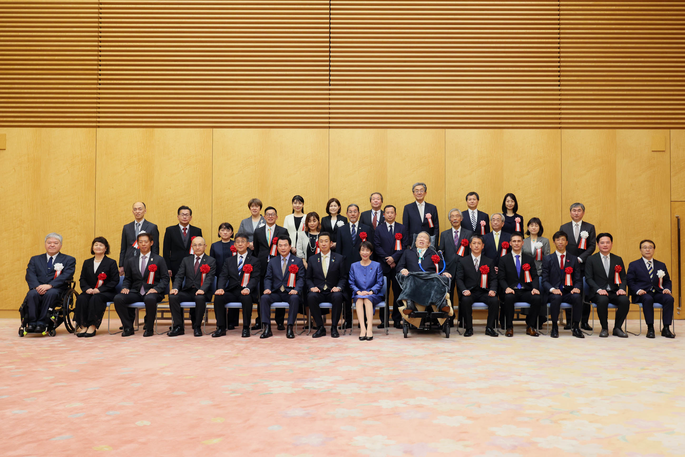 Commemorative photo (2)