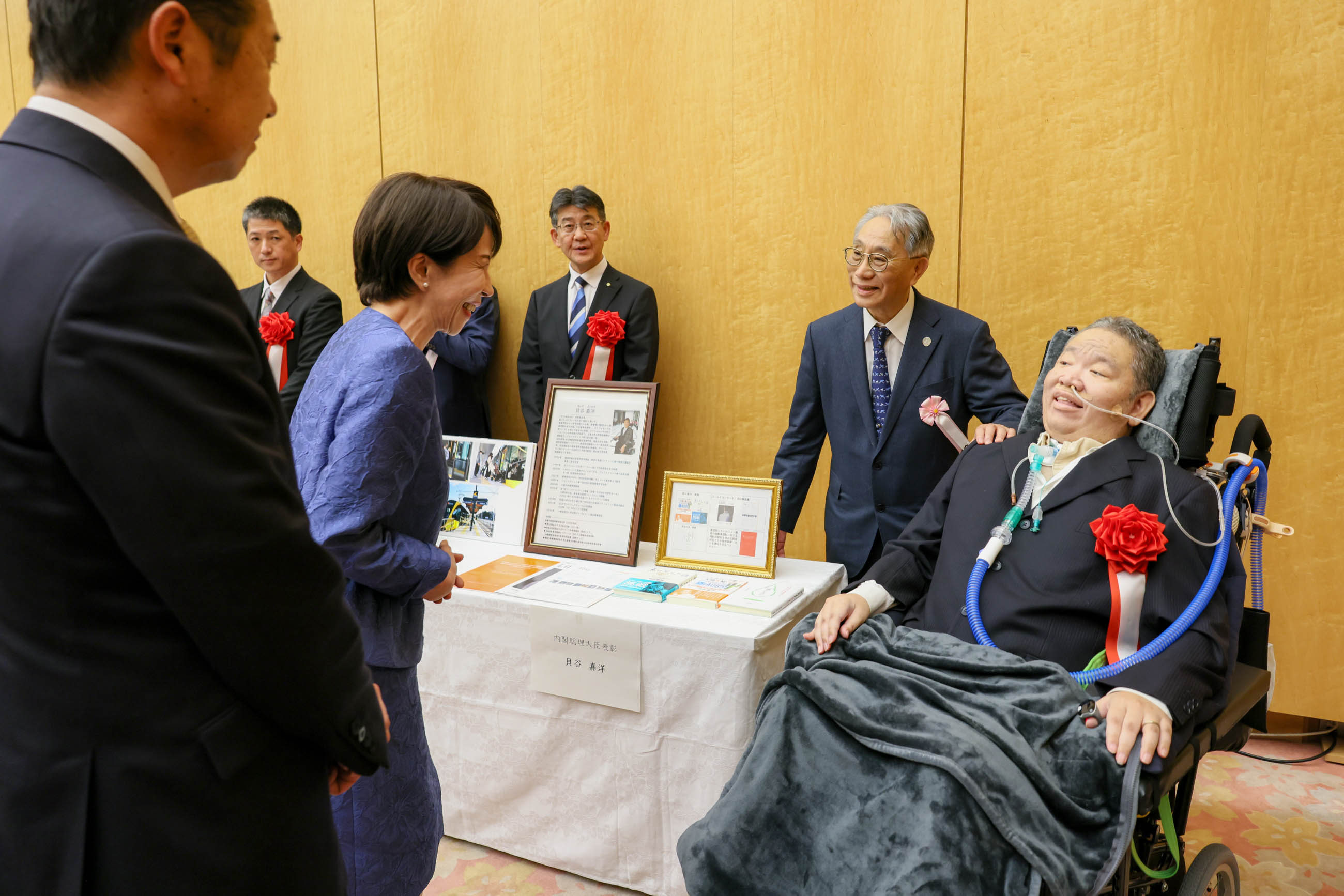 Prime Minister Takaichi receiving an explanation (1)