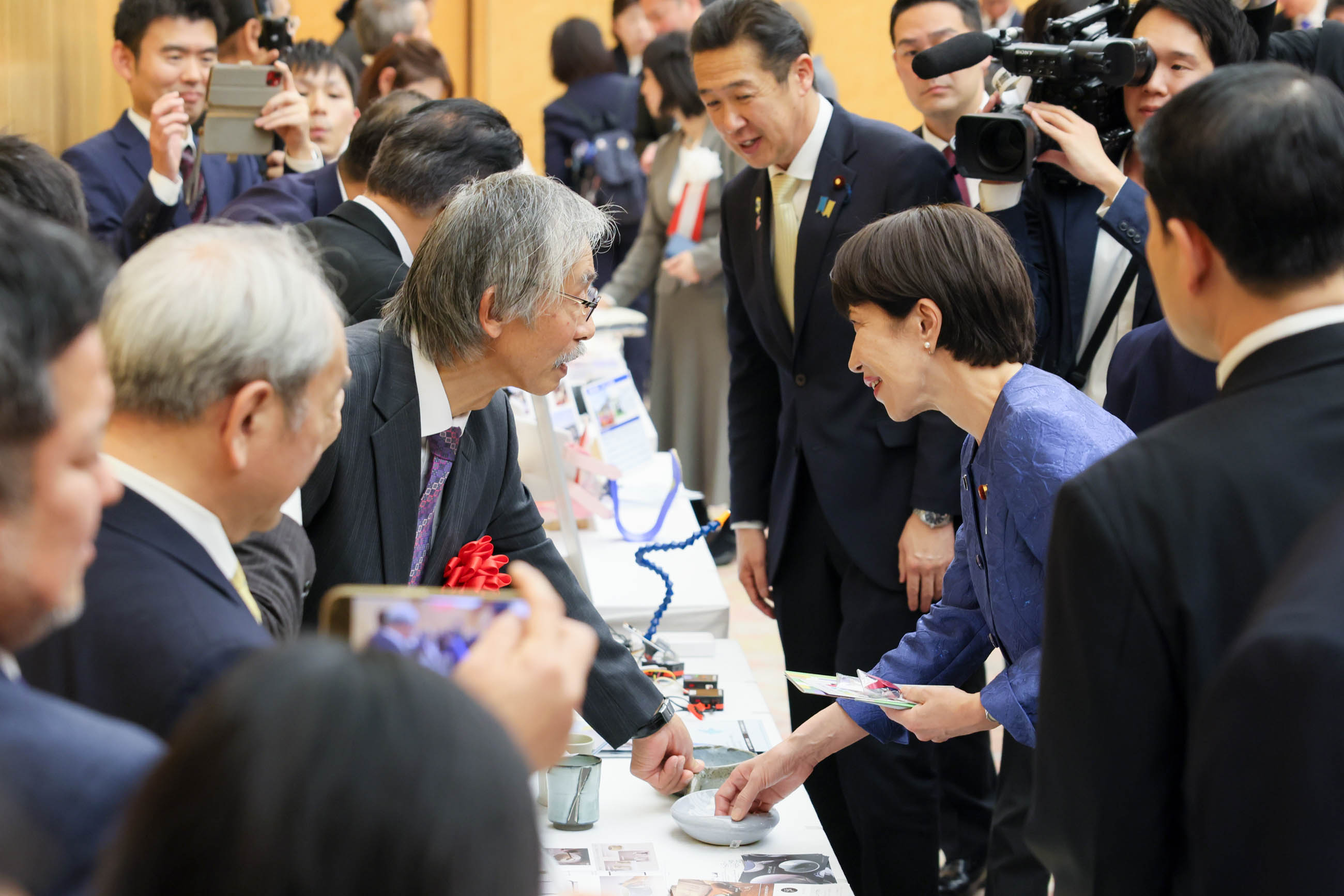 Prime Minister Takaichi receiving an explanation (12)