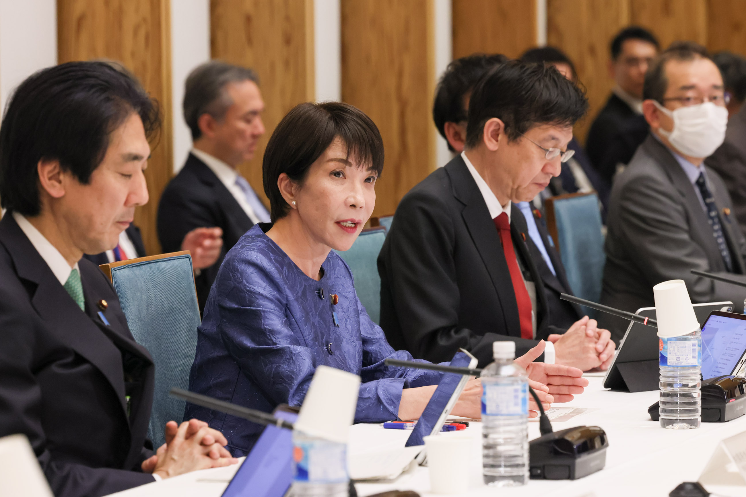 Prime Minister Takaichi wrapping up the meeting (1)