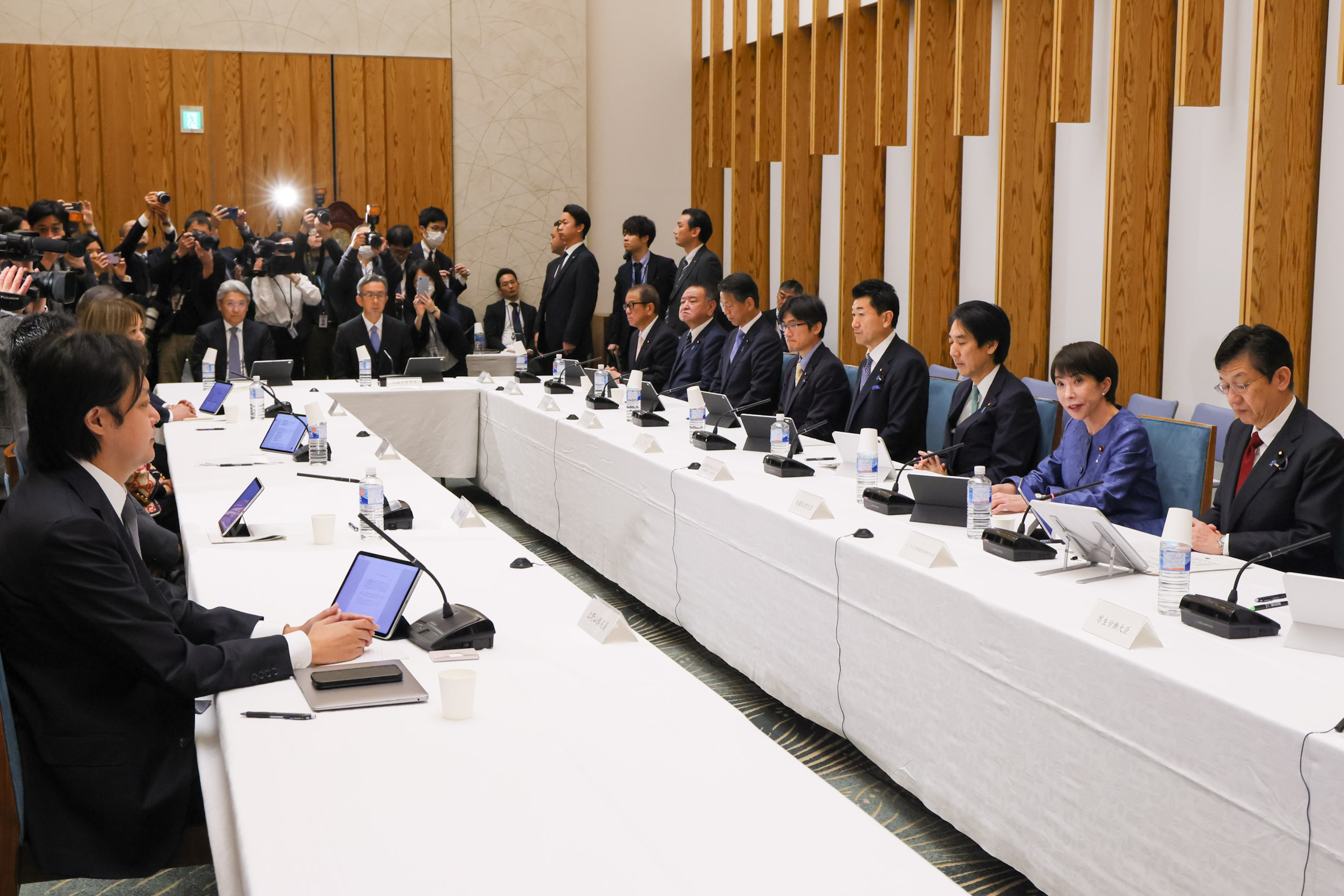 Prime Minister Takaichi wrapping up the meeting (3)
