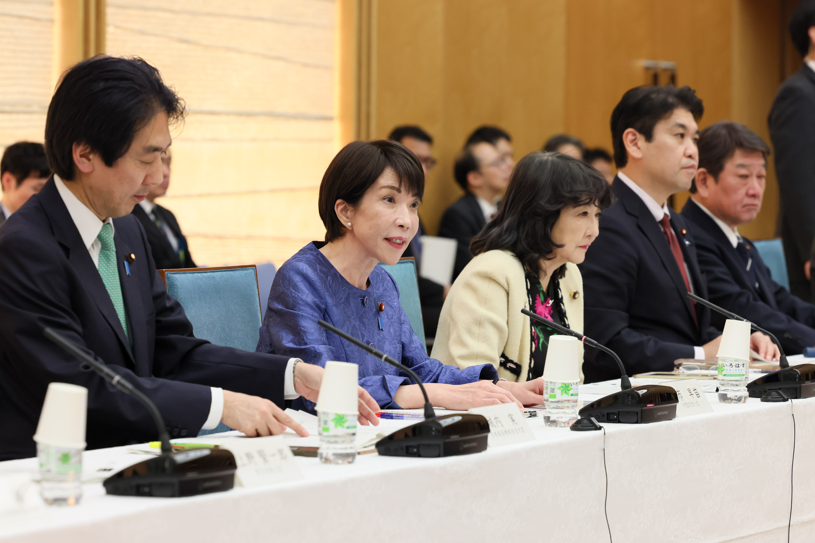 Prime Minister Takaichi wrapping up the meeting (1)