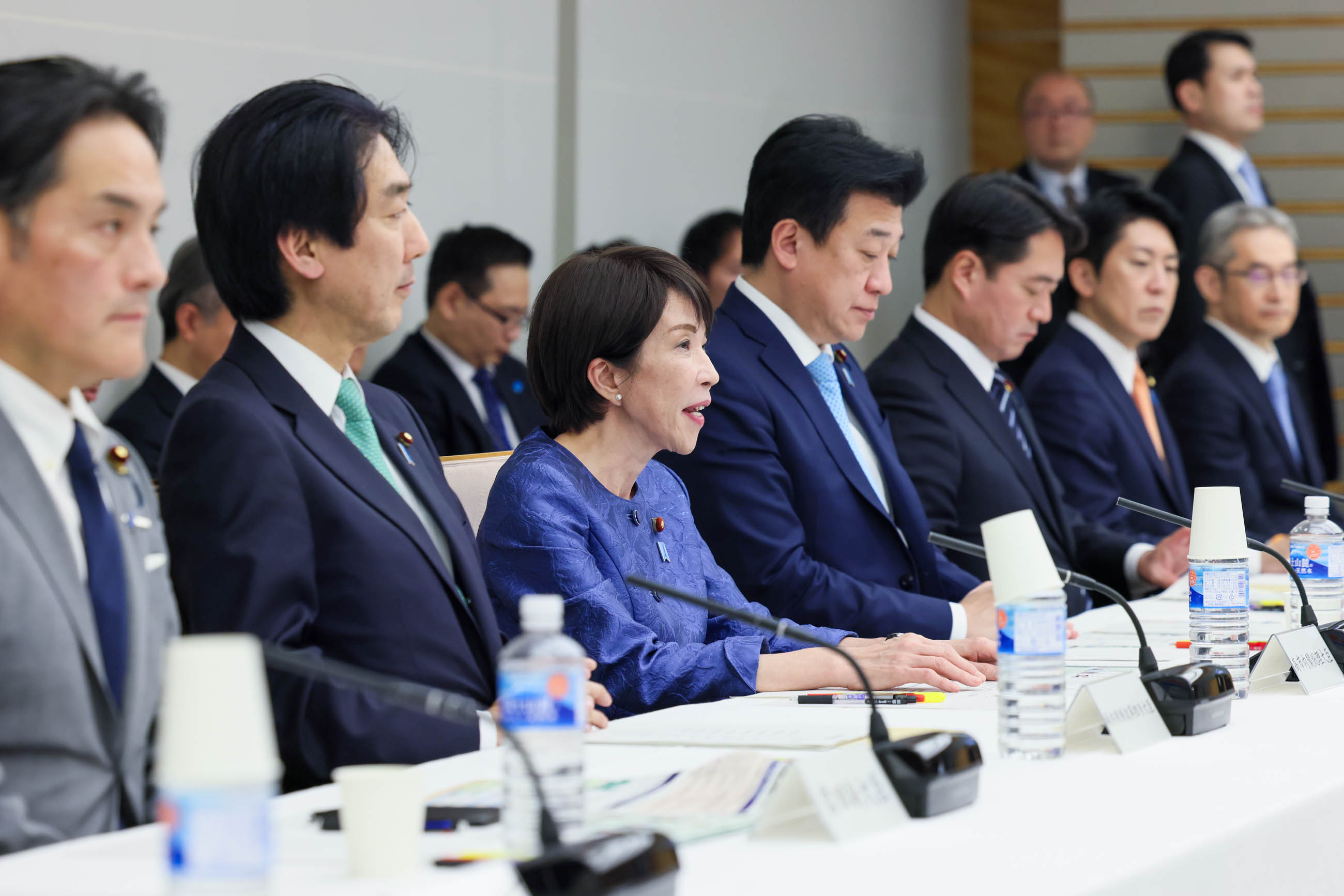 Prime Minister Takaichi wrapping up the meeting (7)