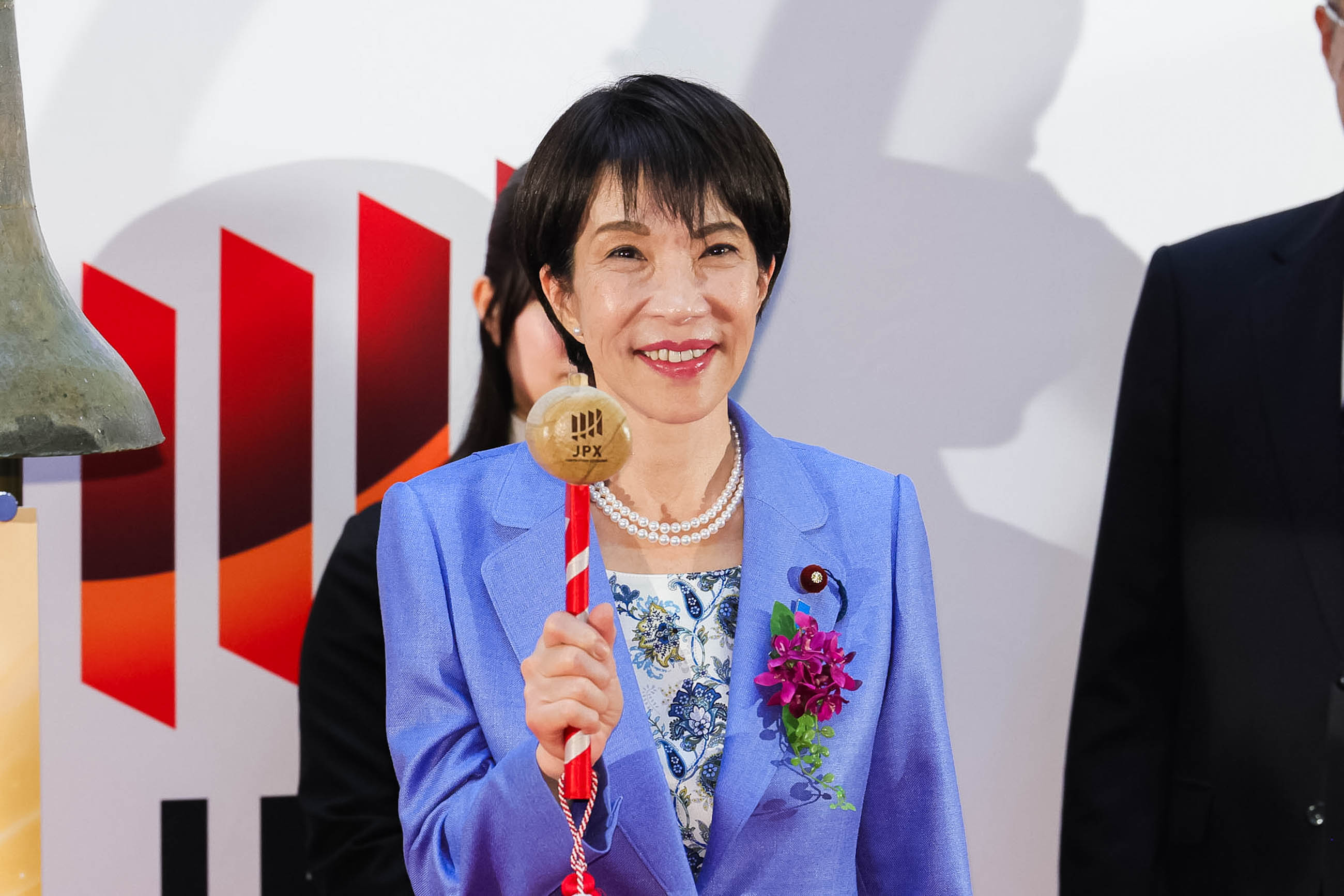Prime Minister Takaichi ringing the bell (1)