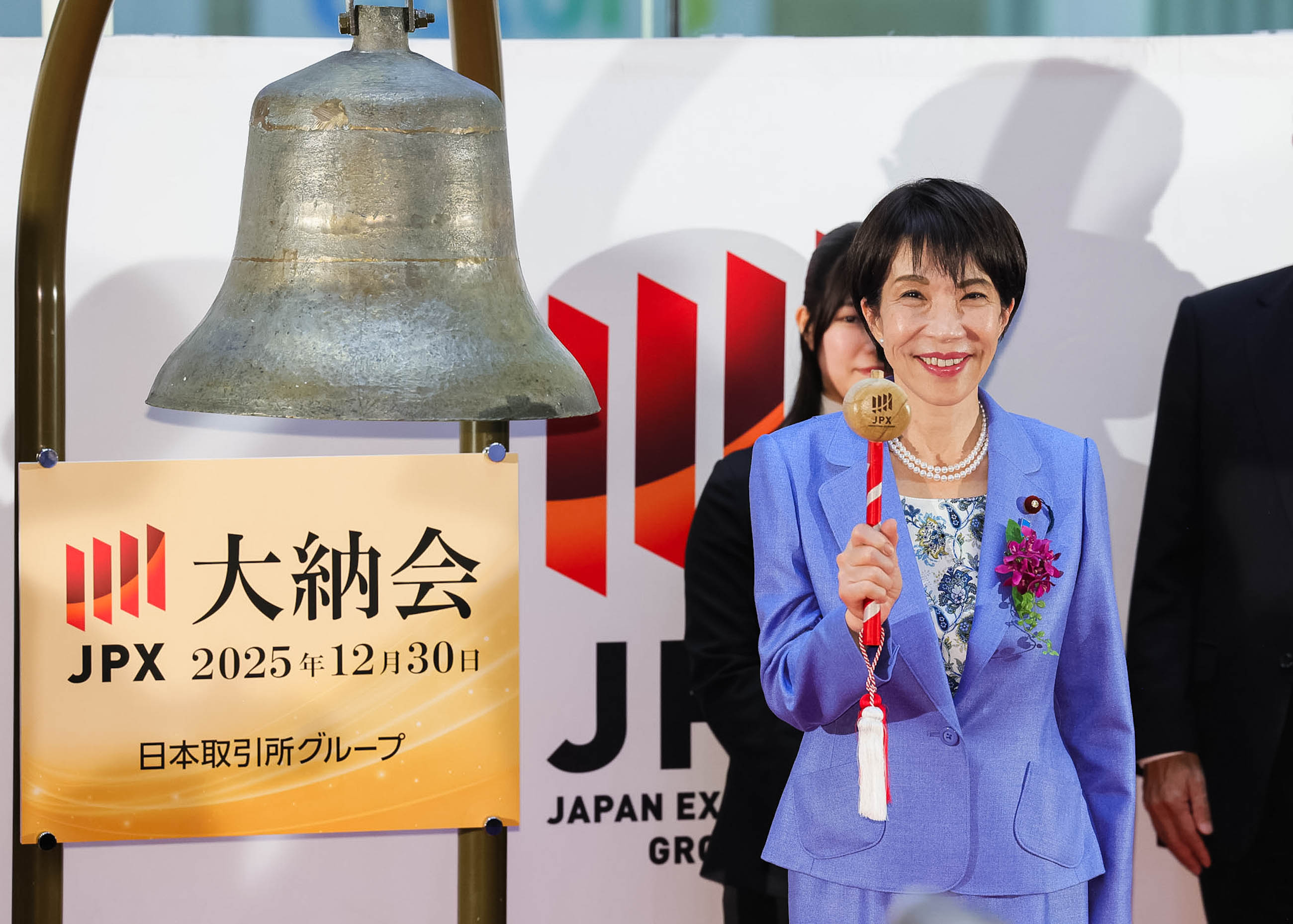 Prime Minister Takaichi ringing the bell (2)