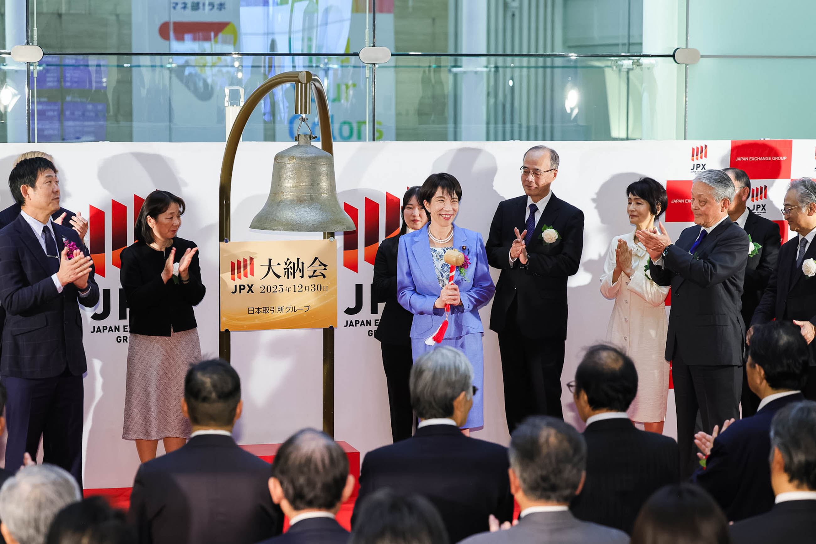 Prime Minister Takaichi ringing the bell (4)